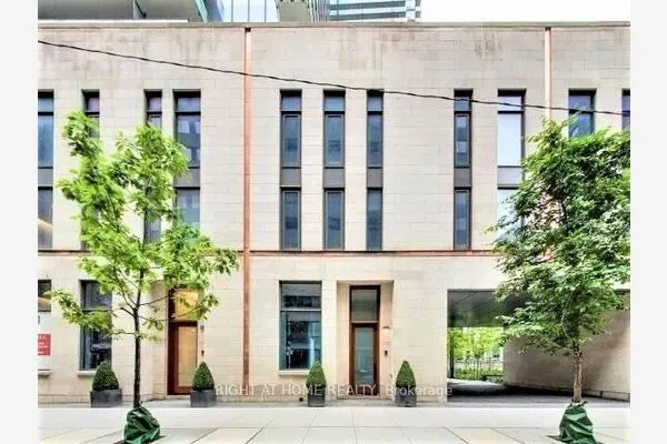 1082 Bay Street #14