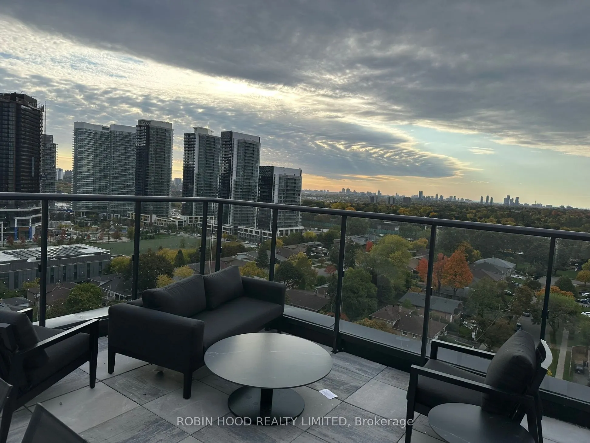 699 Sheppard Avenue E #811