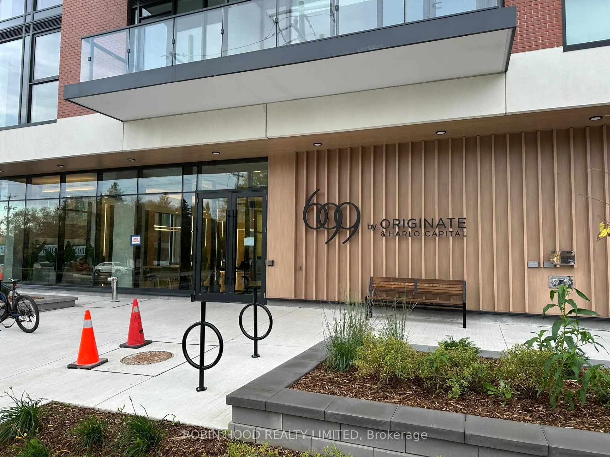 699 Sheppard Avenue E #811