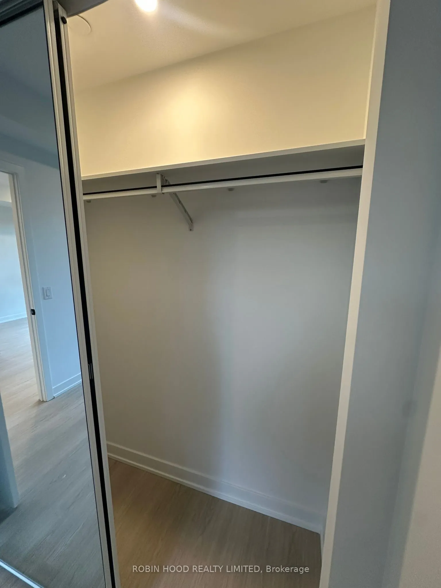 699 Sheppard Avenue E #811