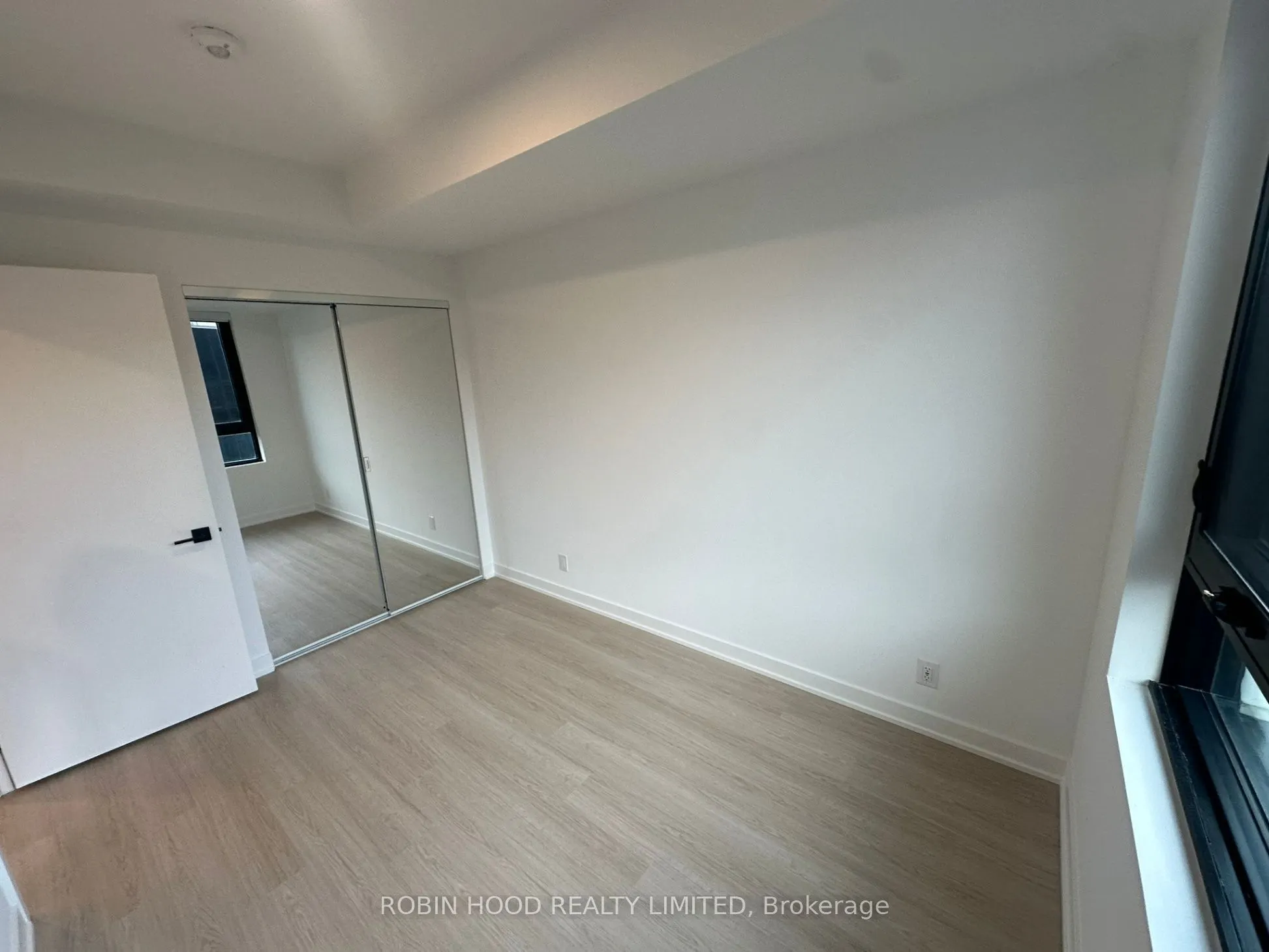 699 Sheppard Avenue E #811
