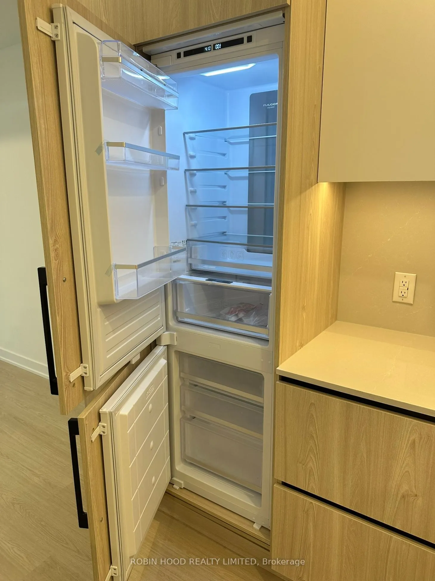 699 Sheppard Avenue E #811