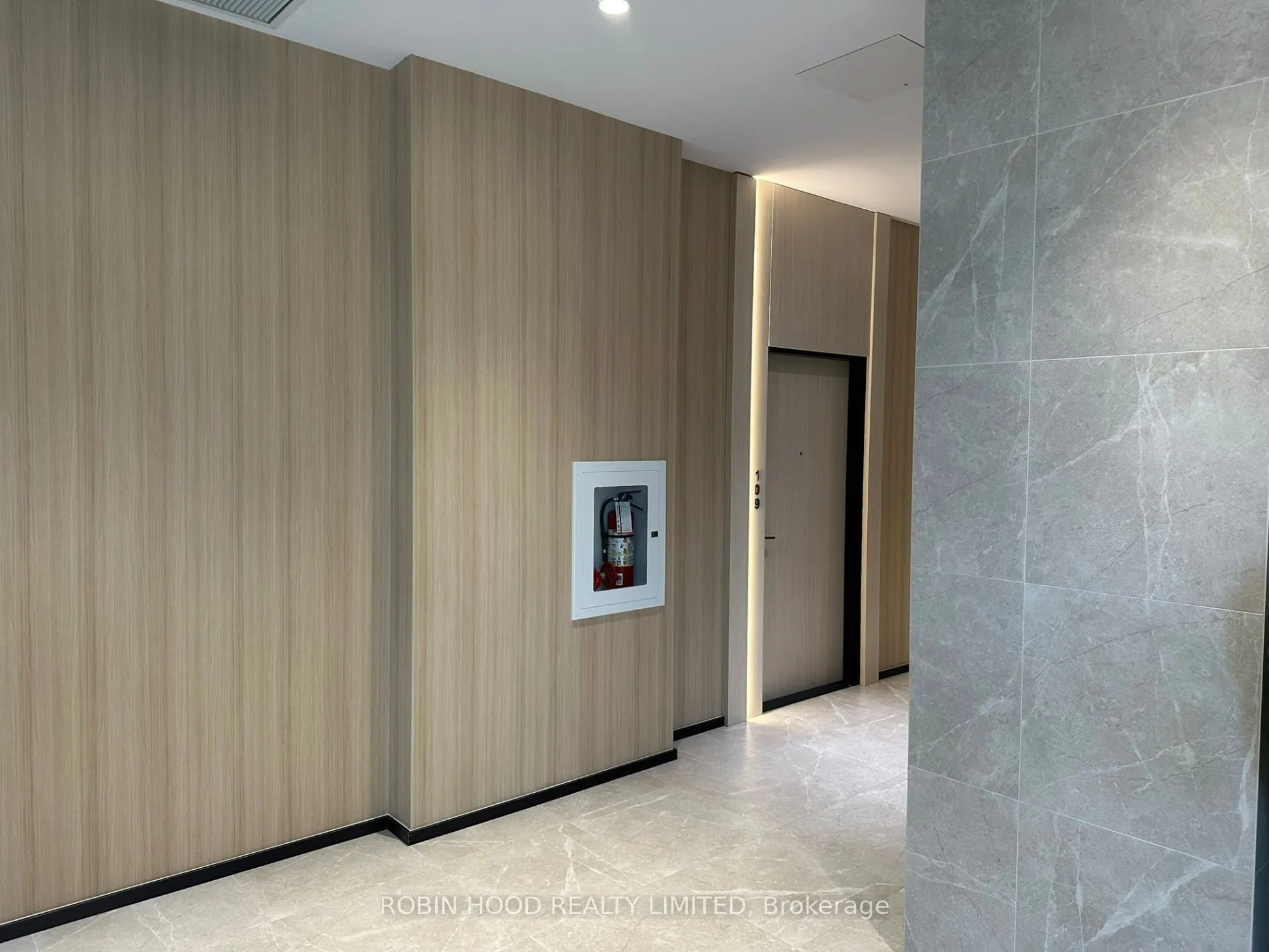 699 Sheppard Avenue E #811