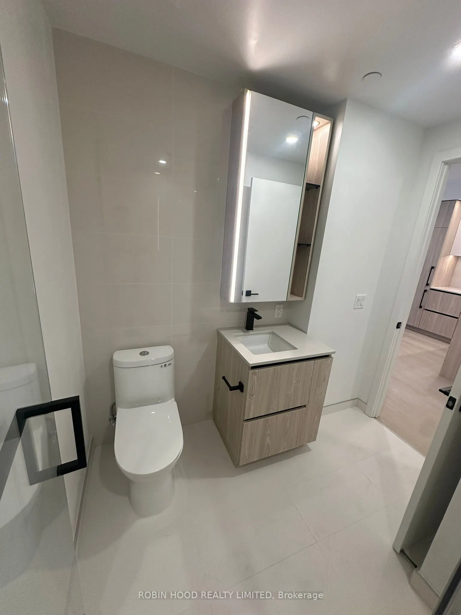 699 Sheppard Avenue E #811
