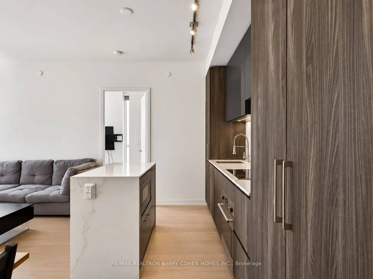 1 Yorkville Avenue #905