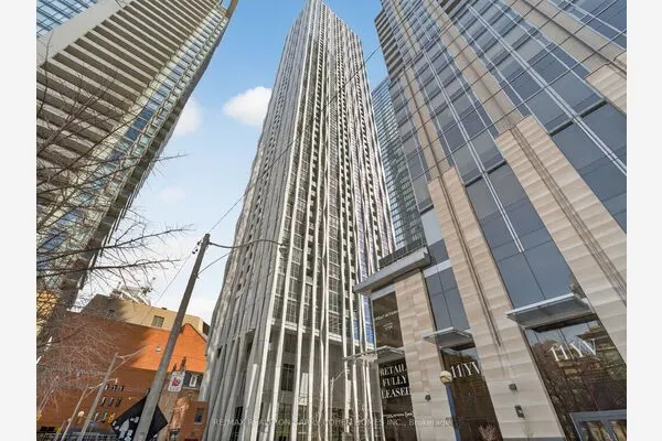 1 Yorkville Avenue