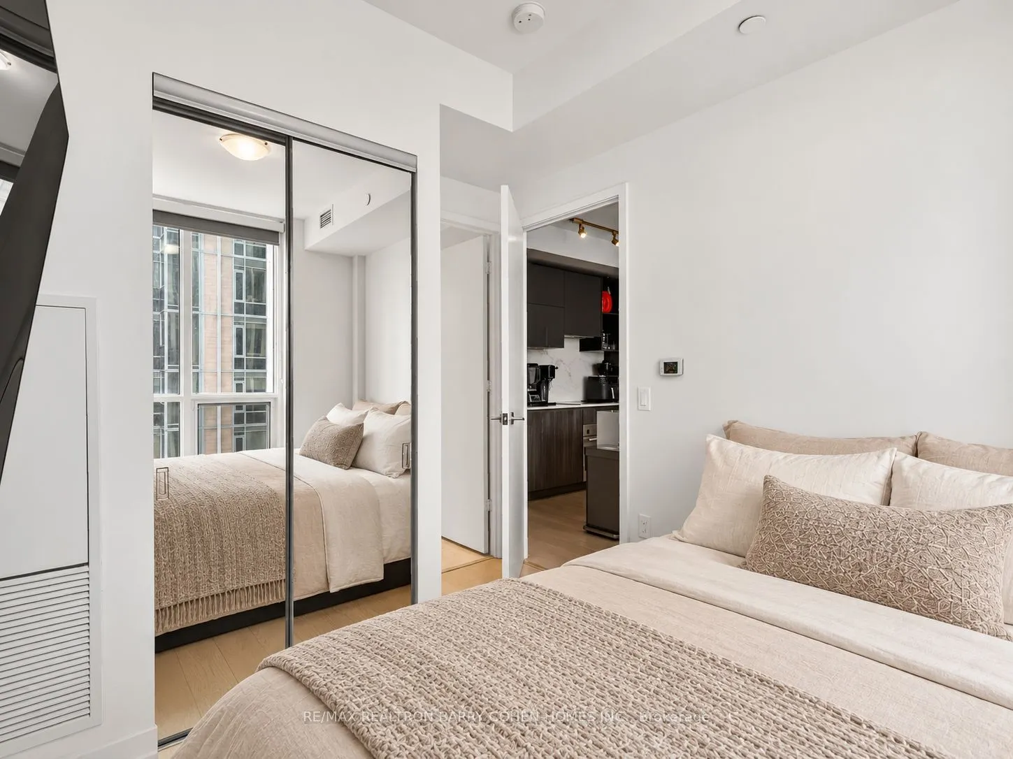 1 Yorkville Avenue #905