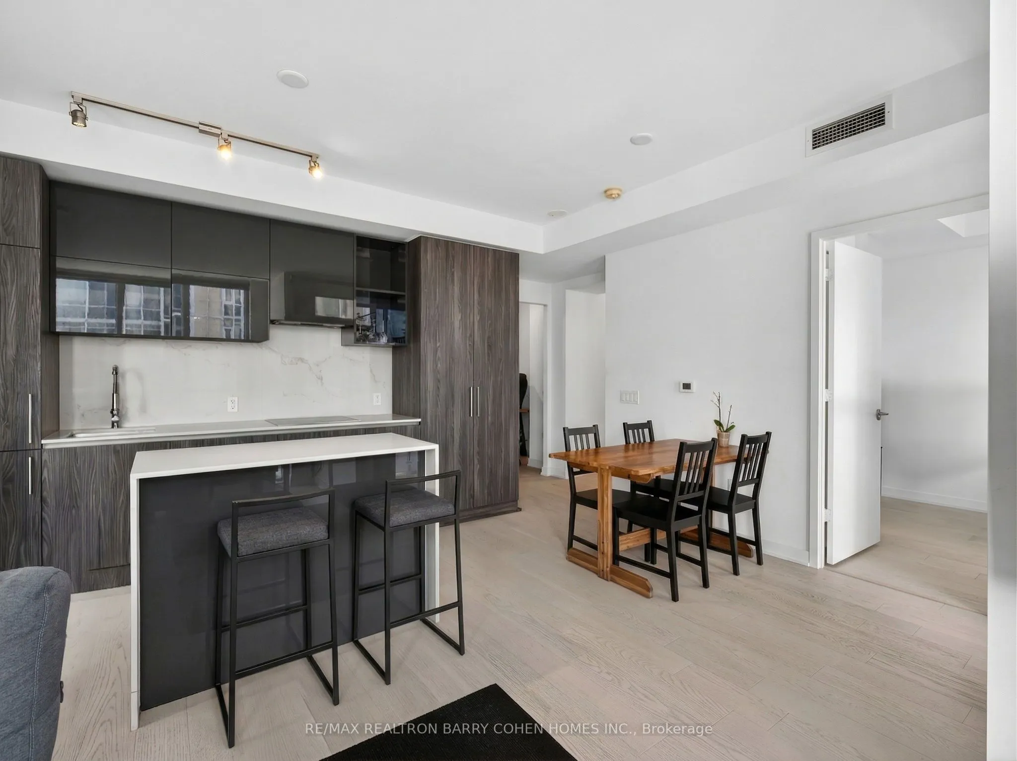 1 Yorkville Avenue #905