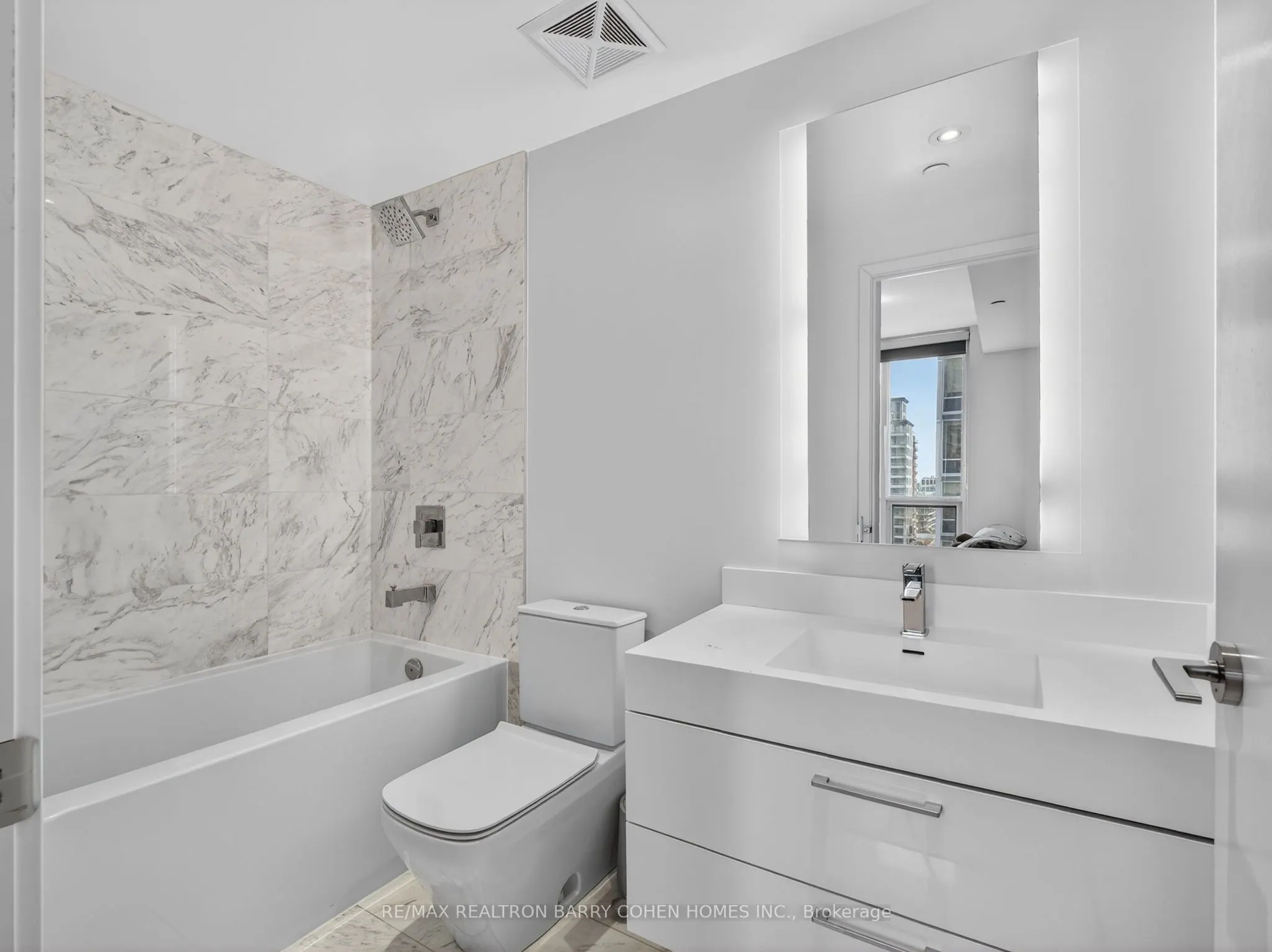 1 Yorkville Avenue #905