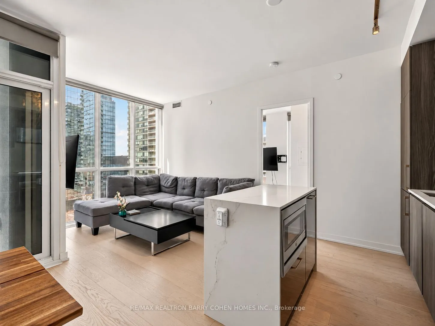 1 Yorkville Avenue #905