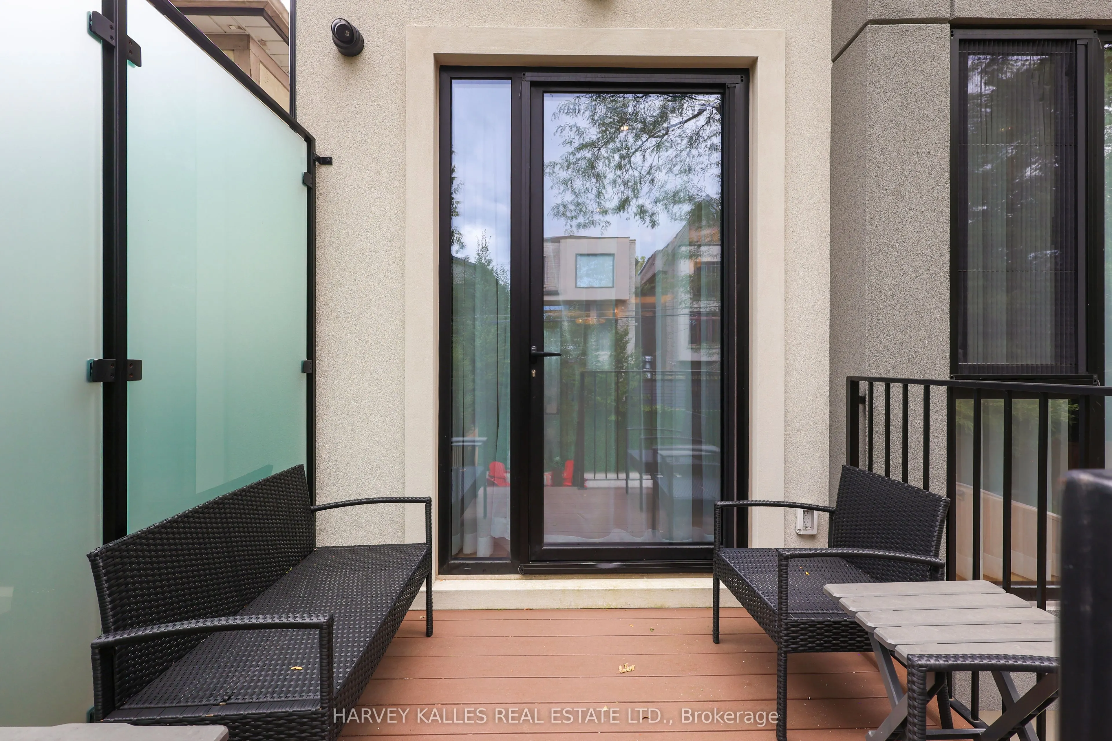 90 Roe Avenue