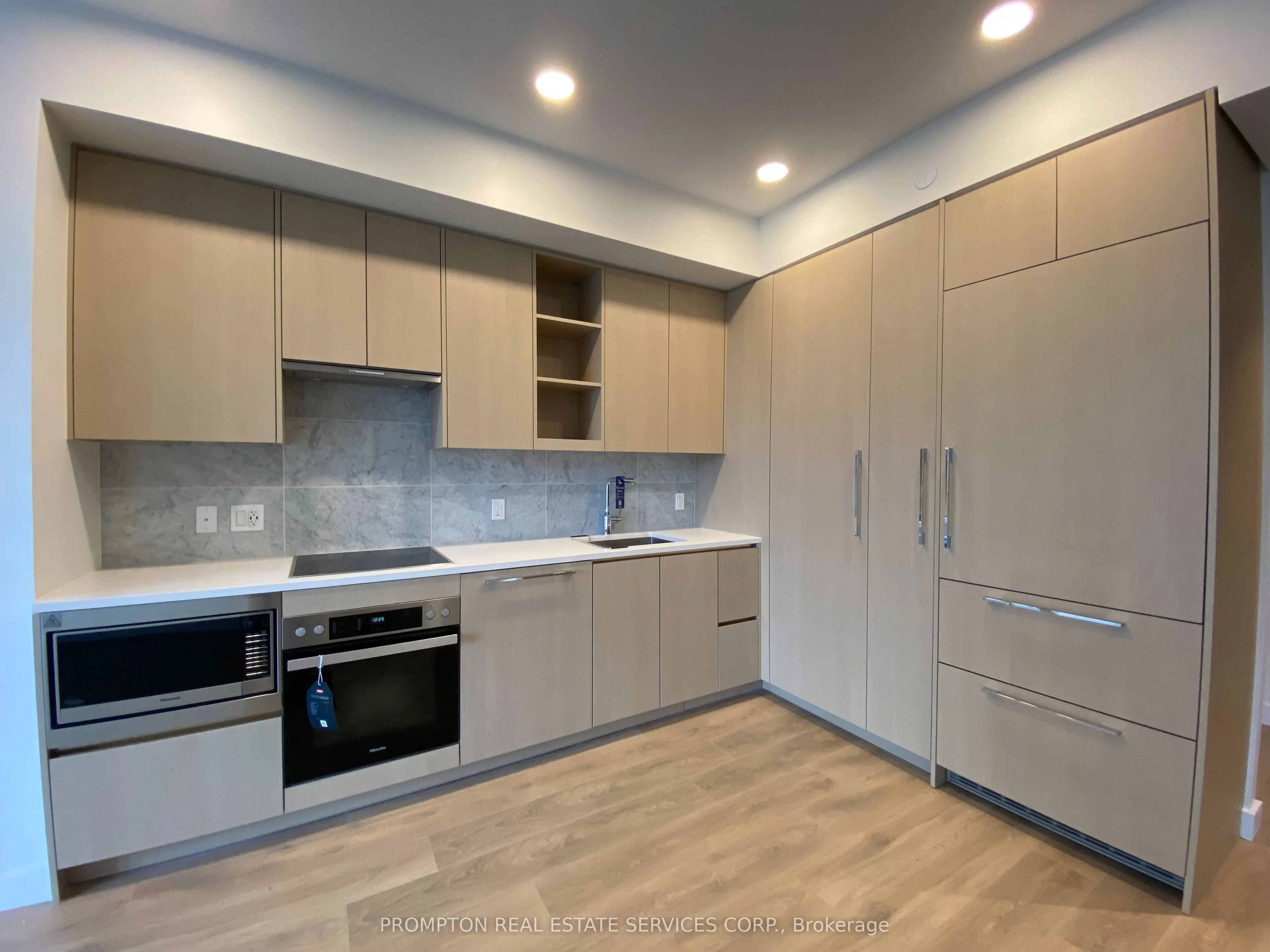 95 Mcmahon Drive #2805