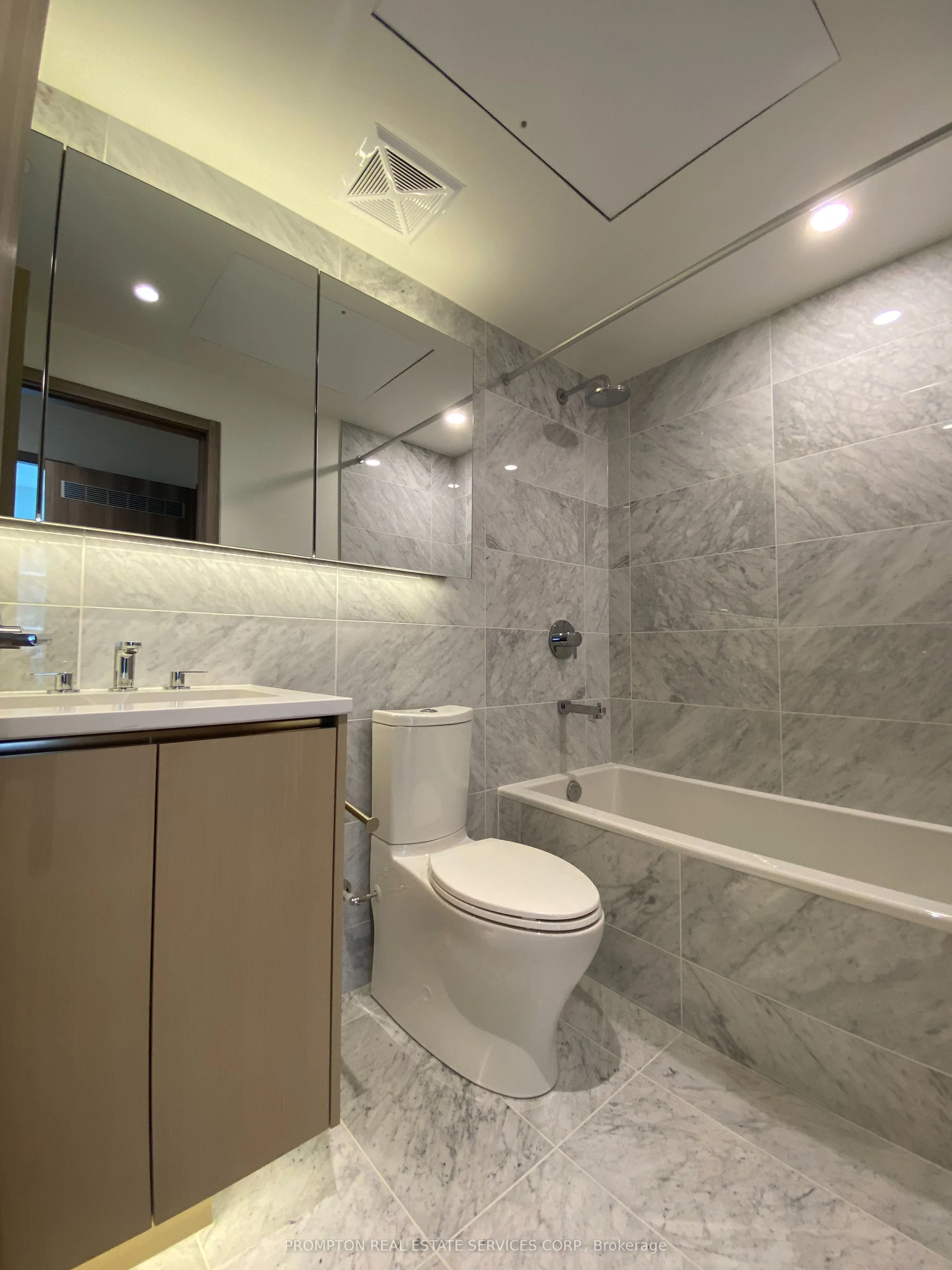 95 Mcmahon Drive #2805