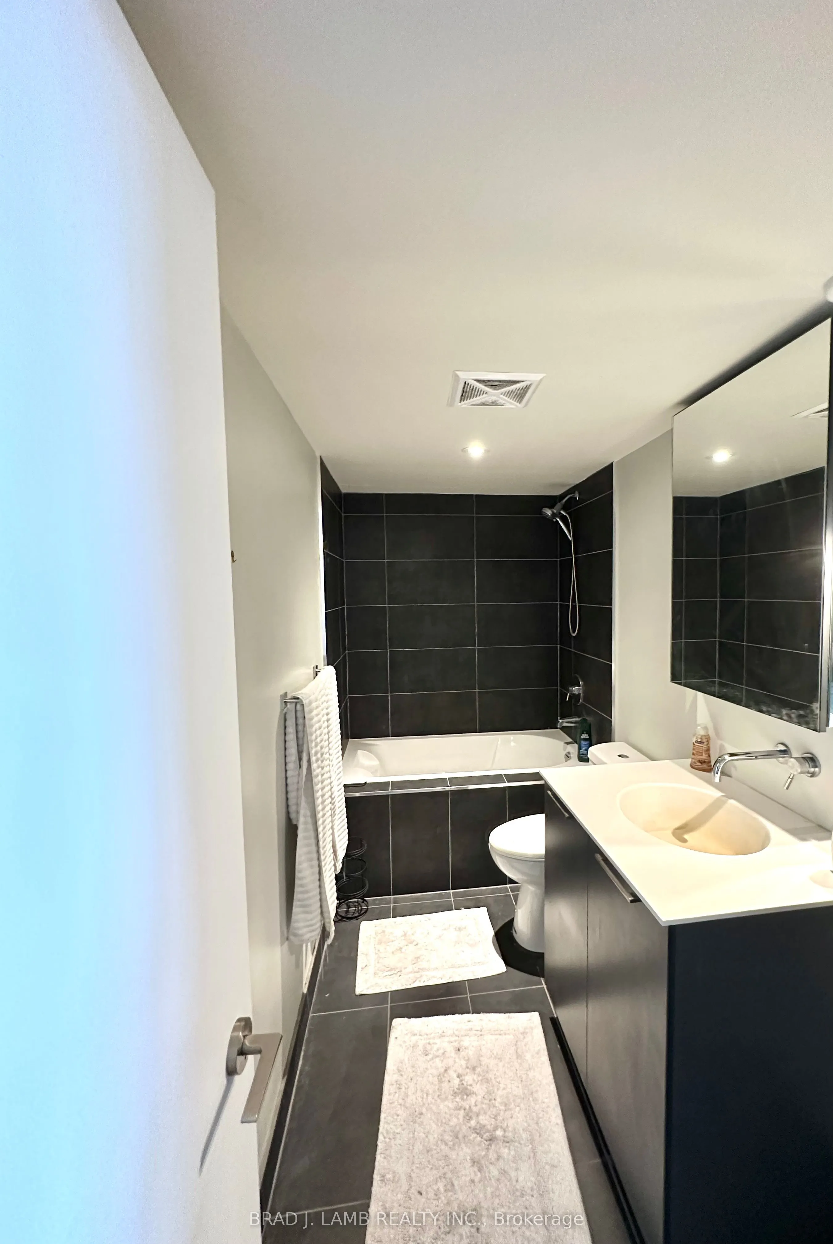650 King Street #513