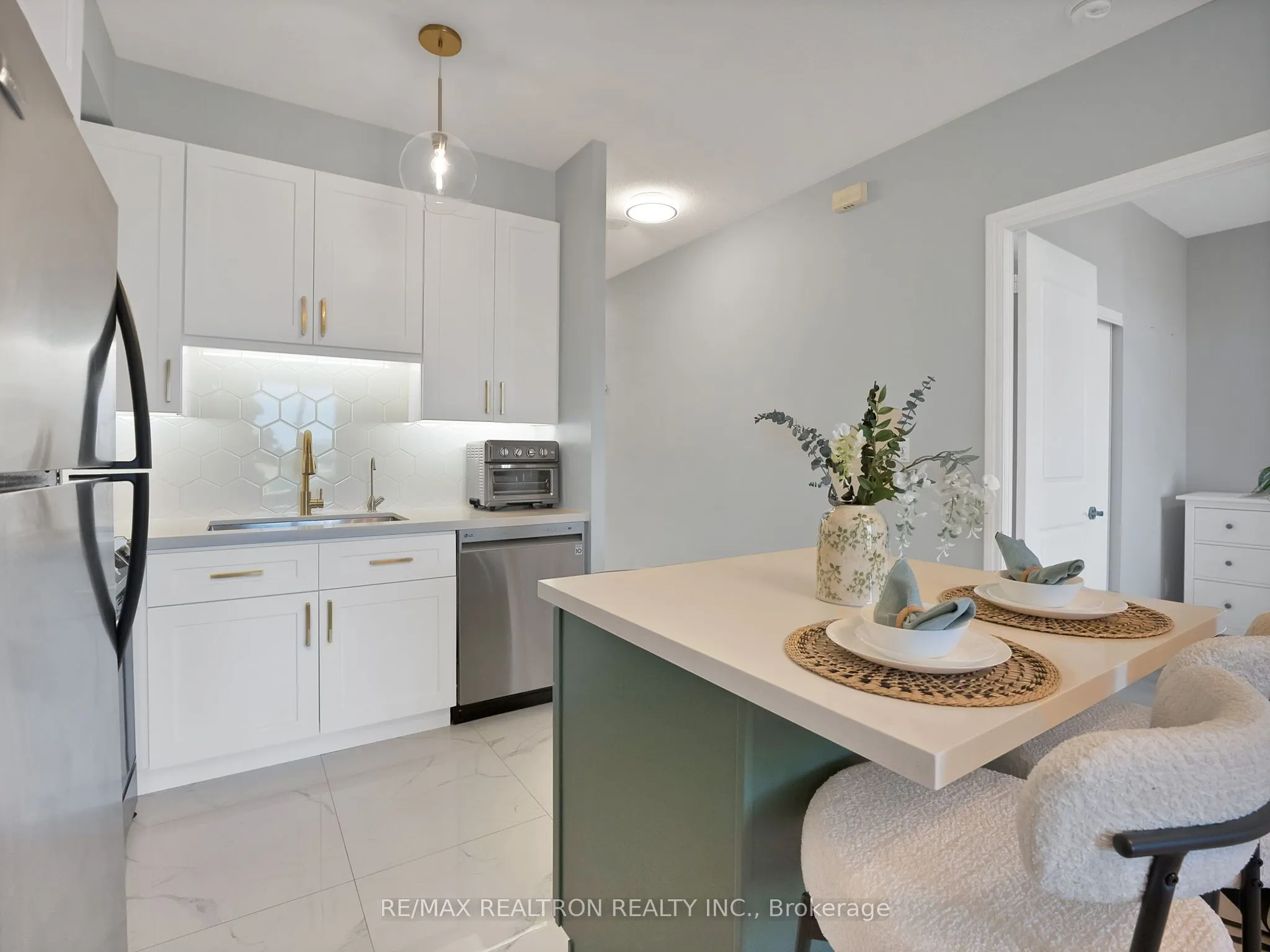 133 Wynford Drive #707