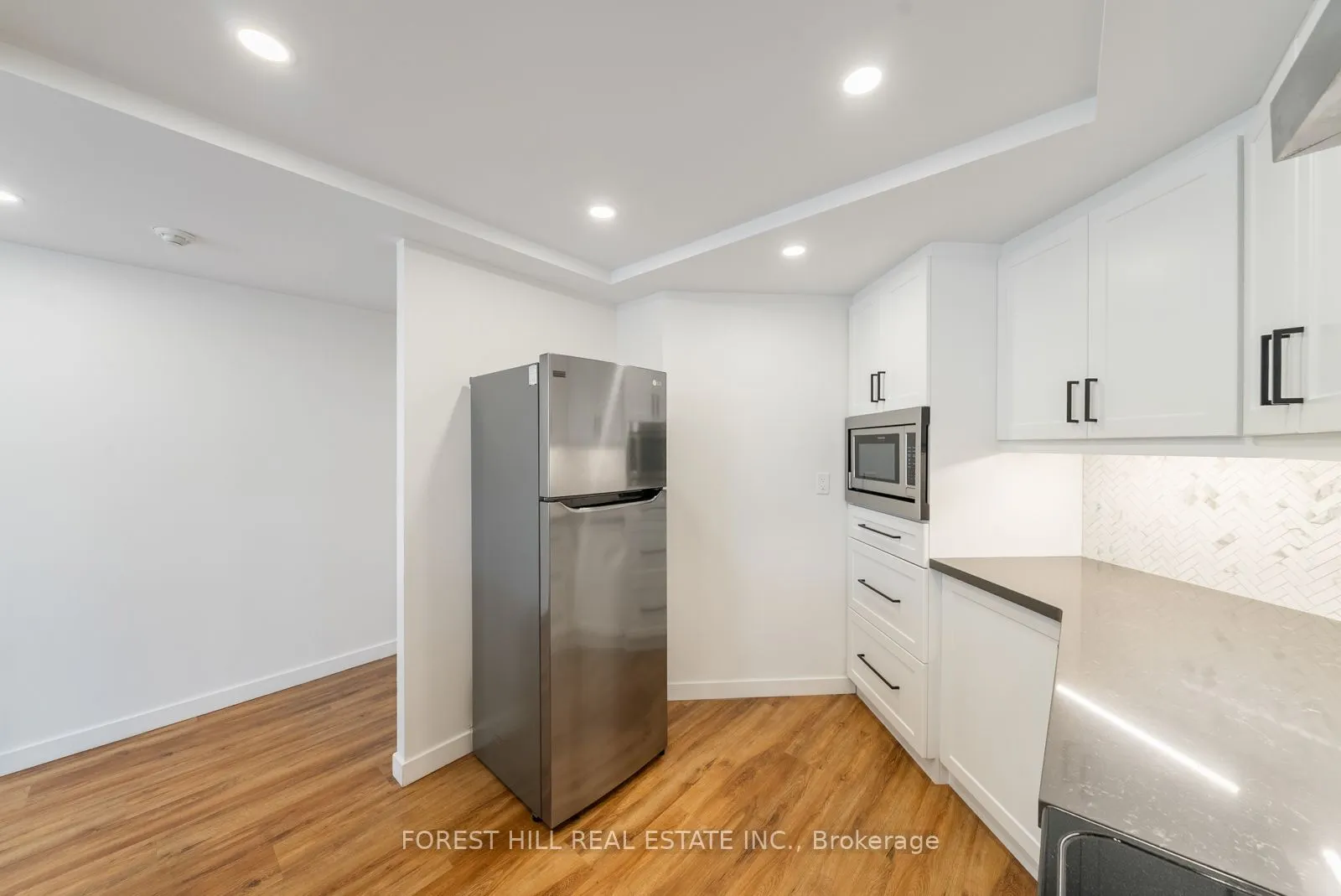 10 Kenneth Avenue #509