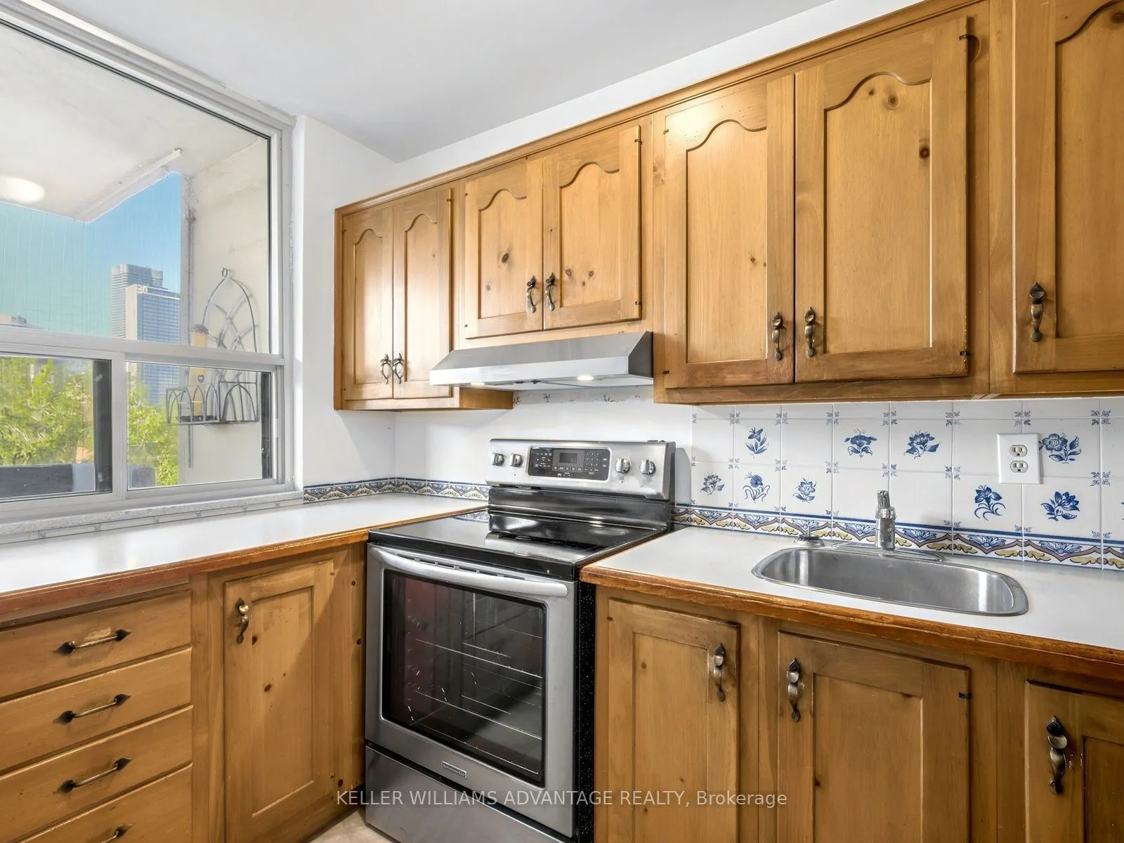 40 Homewood Avenue #807