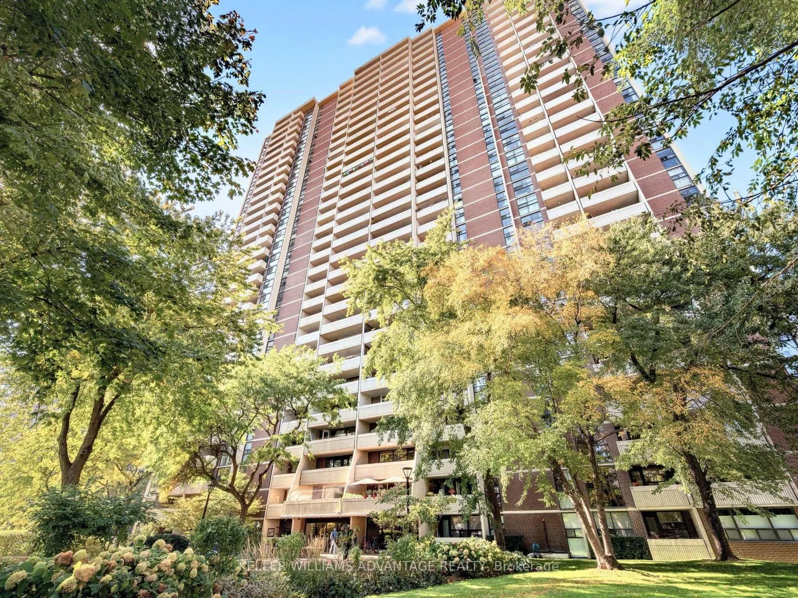 40 Homewood Avenue #807
