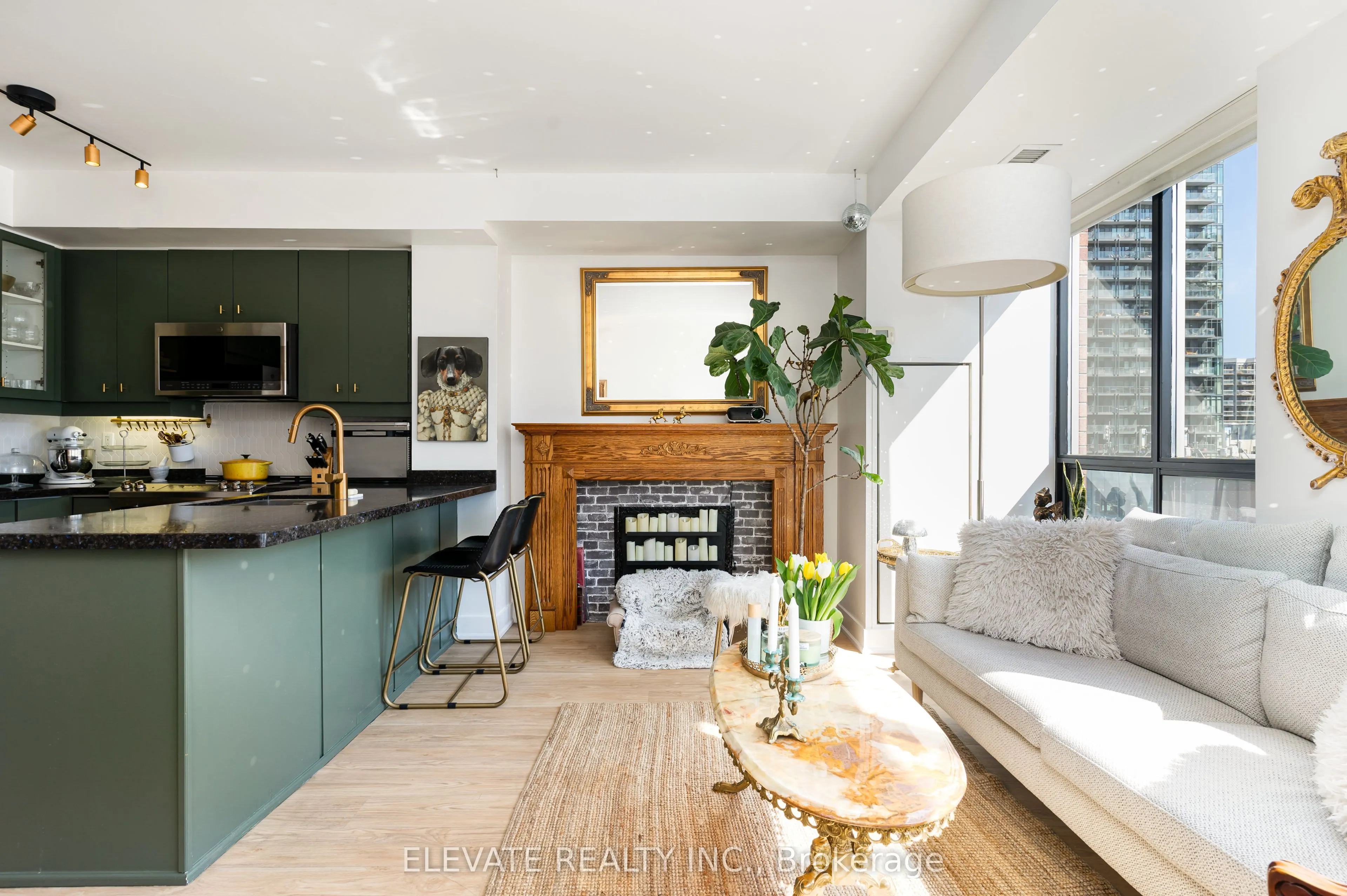 168 King Street E #802