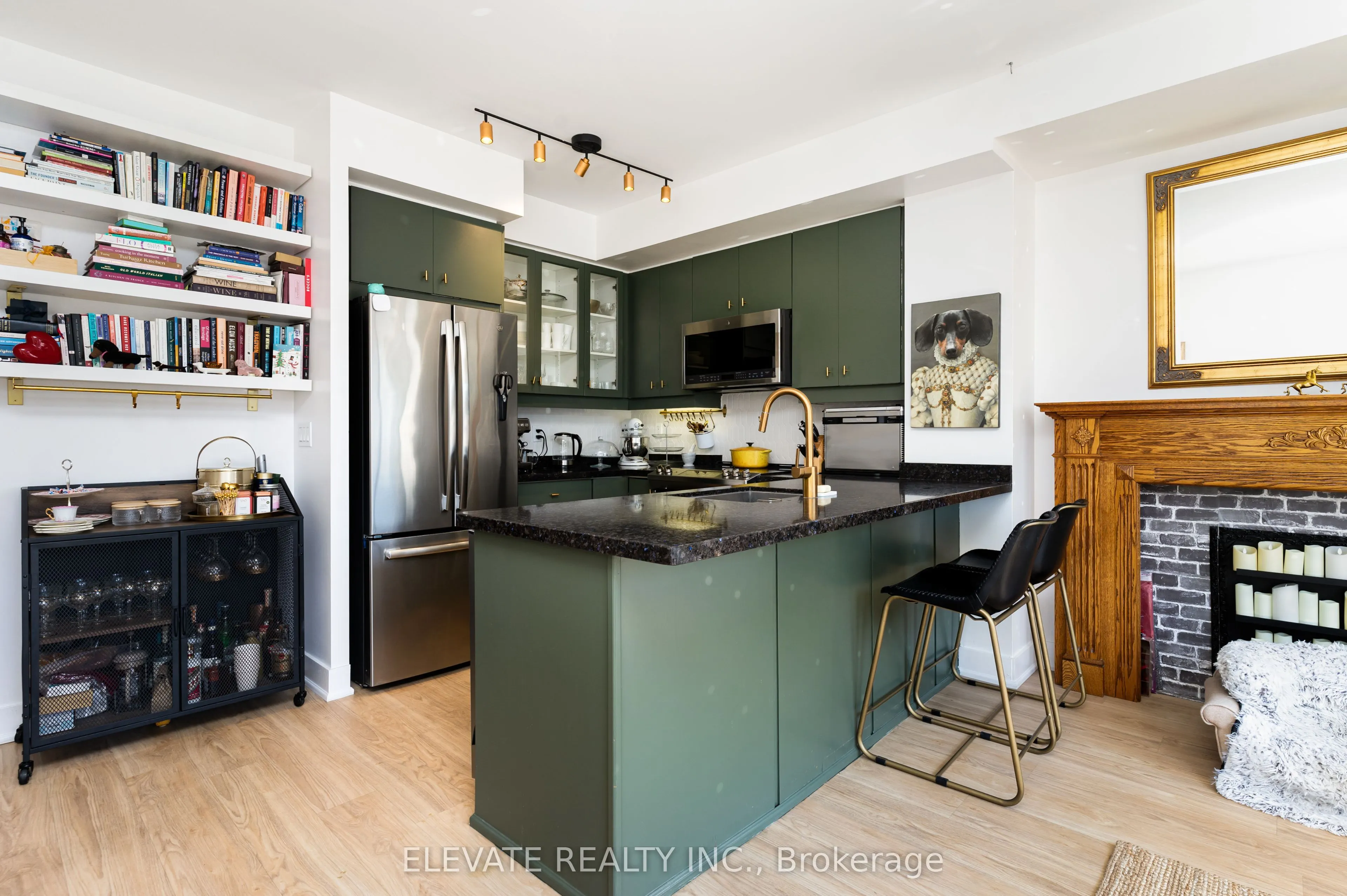 168 King Street E #802