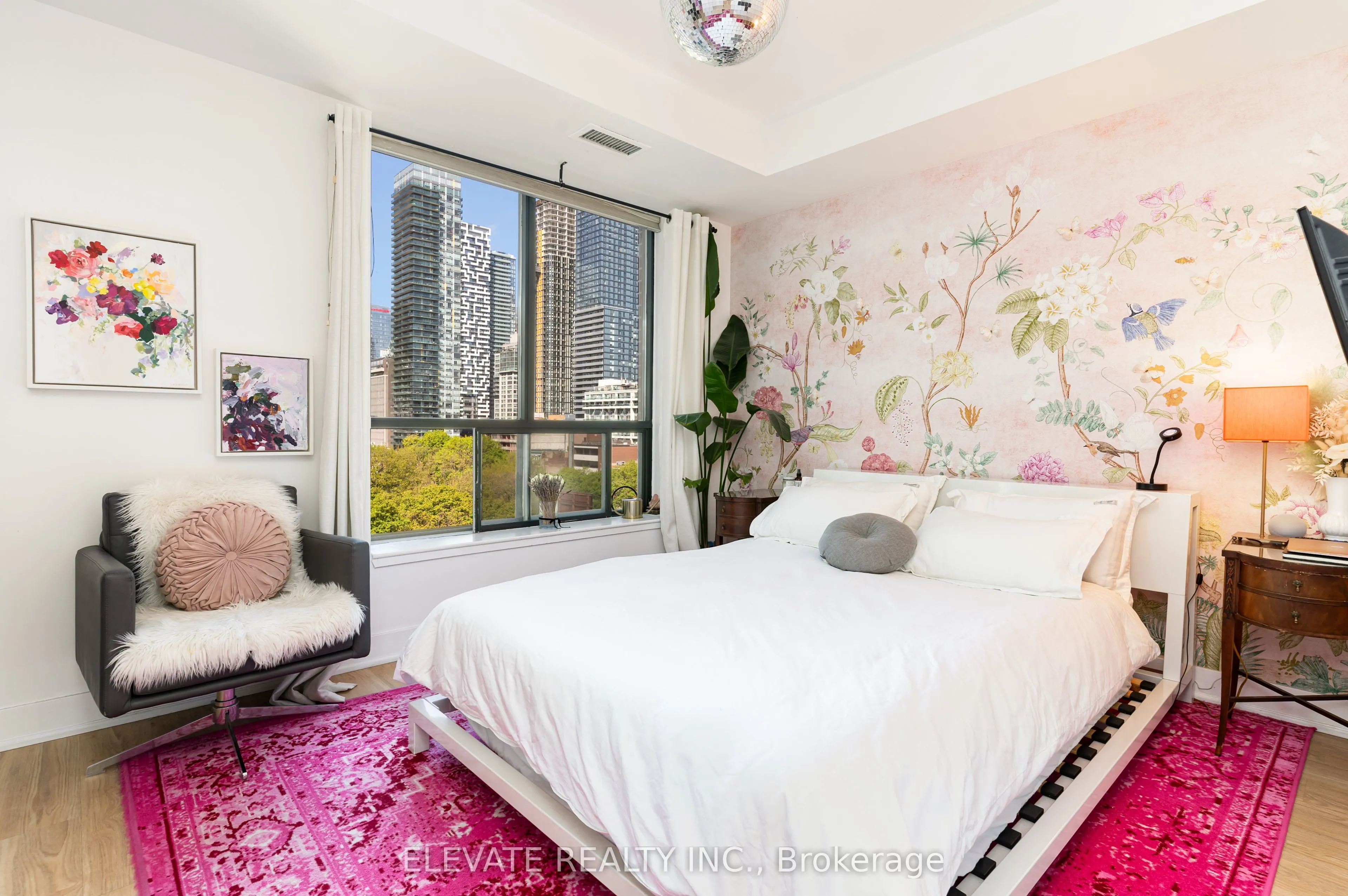 168 King Street E #802
