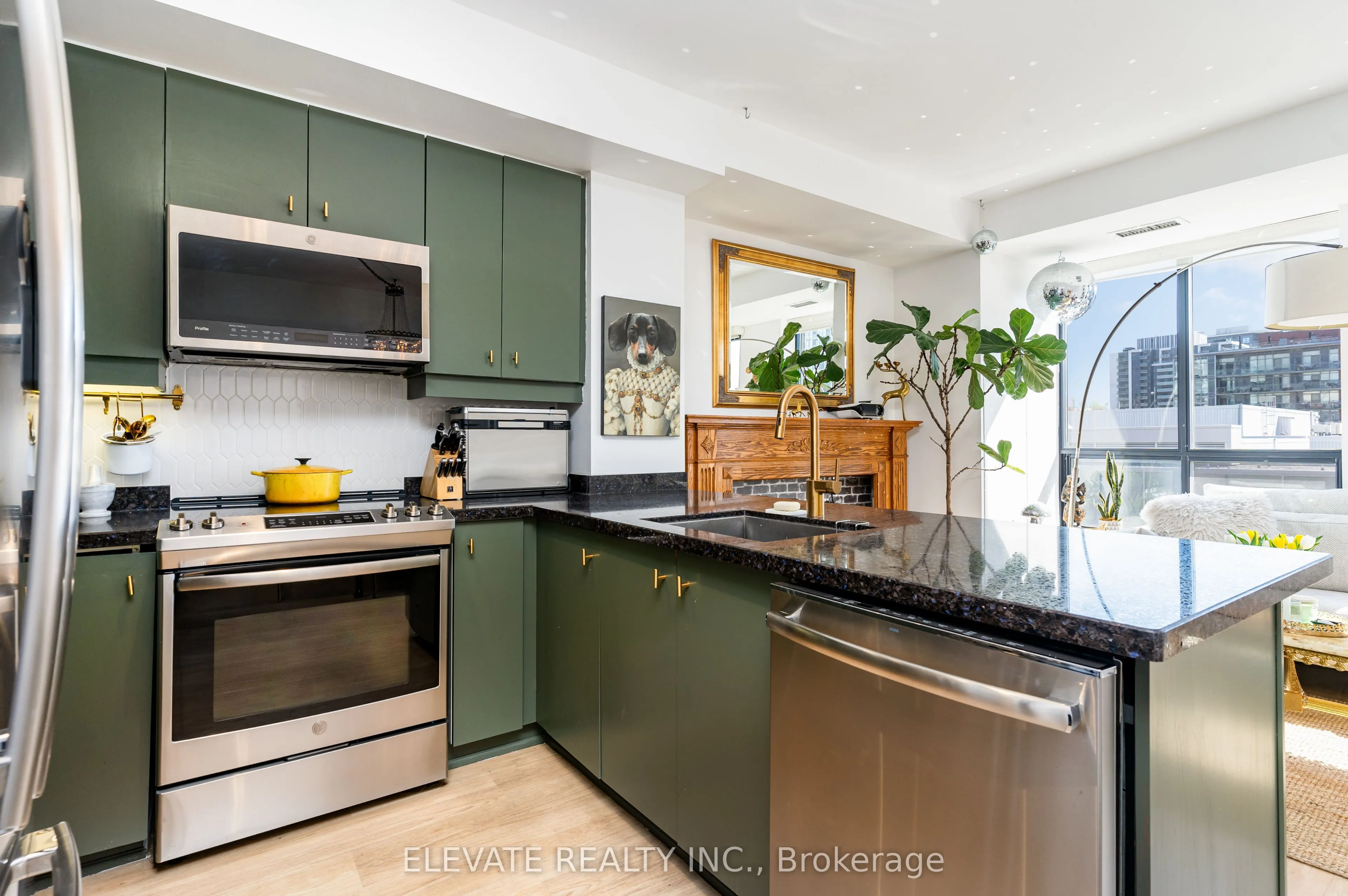168 King Street E #802