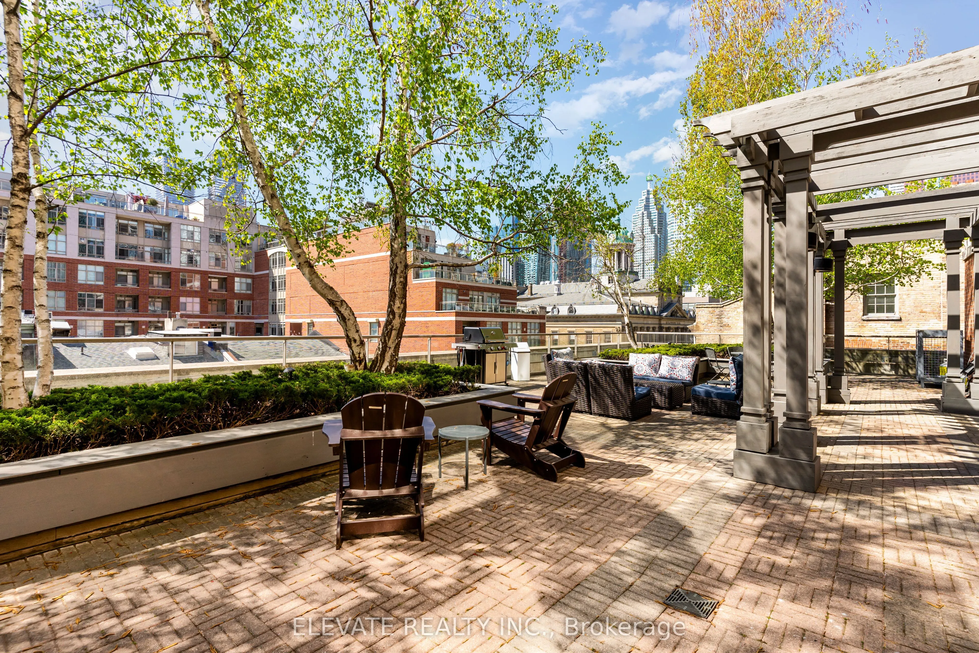 168 King Street E #802