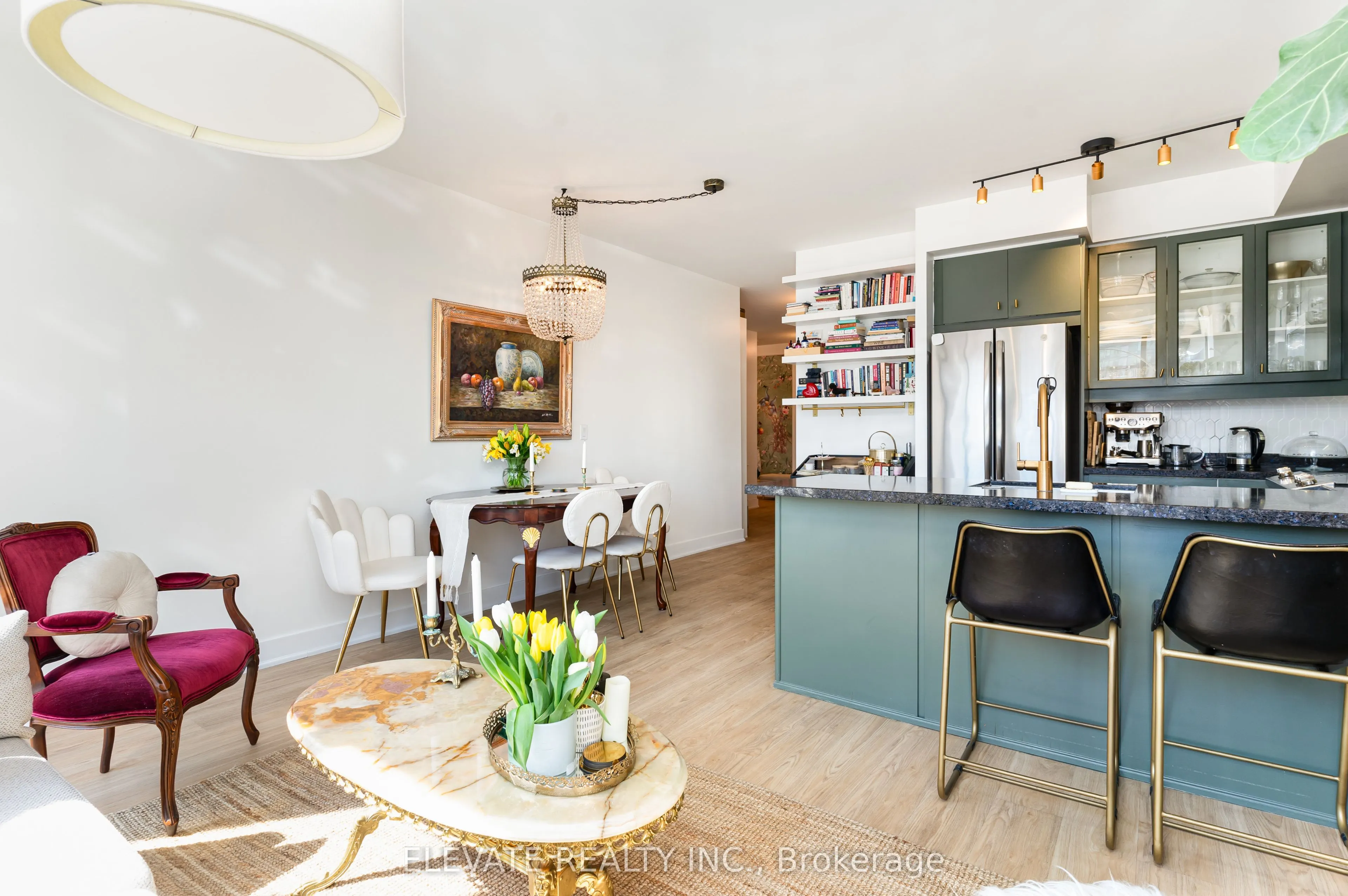 168 King Street E #802