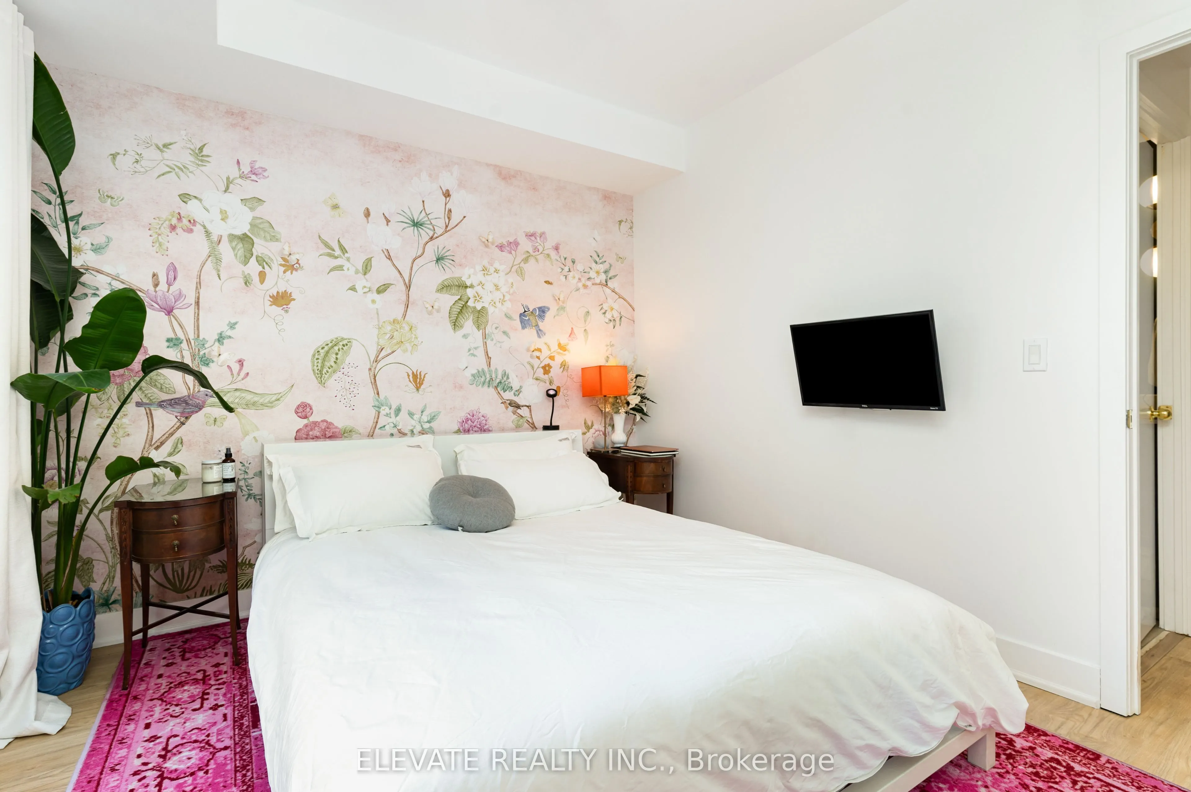 168 King Street E #802