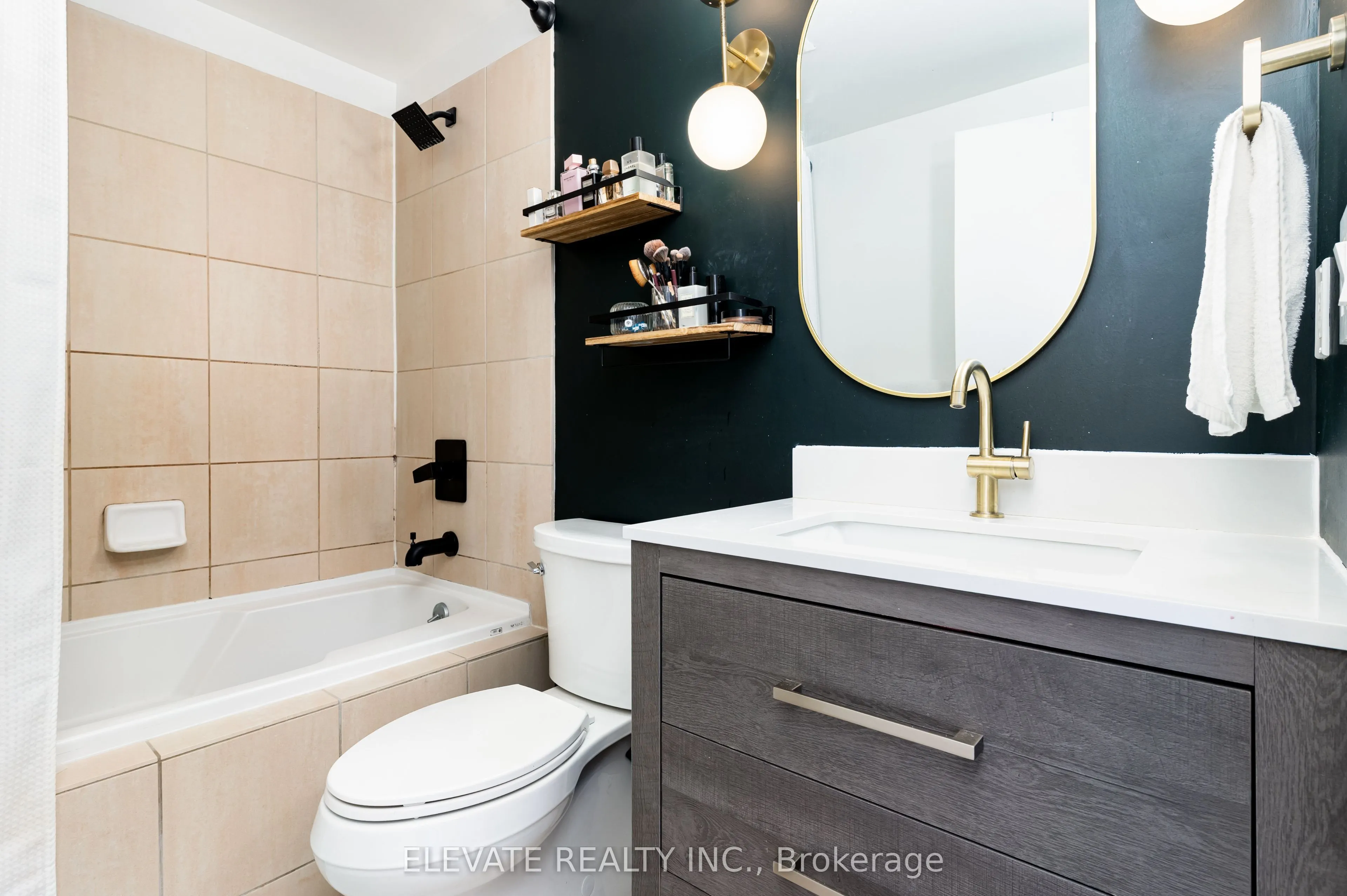 168 King Street E #802
