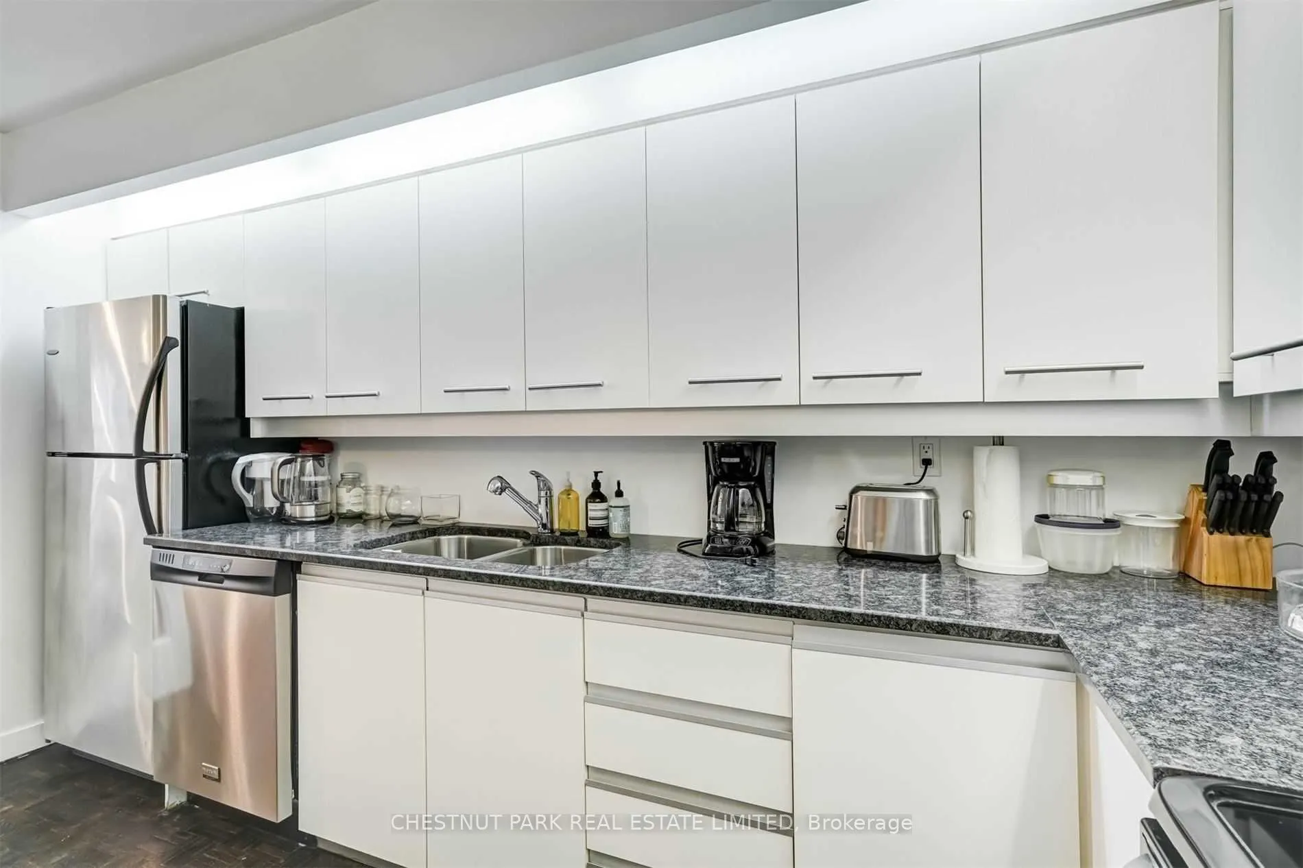 110 Bloor Street W #1206