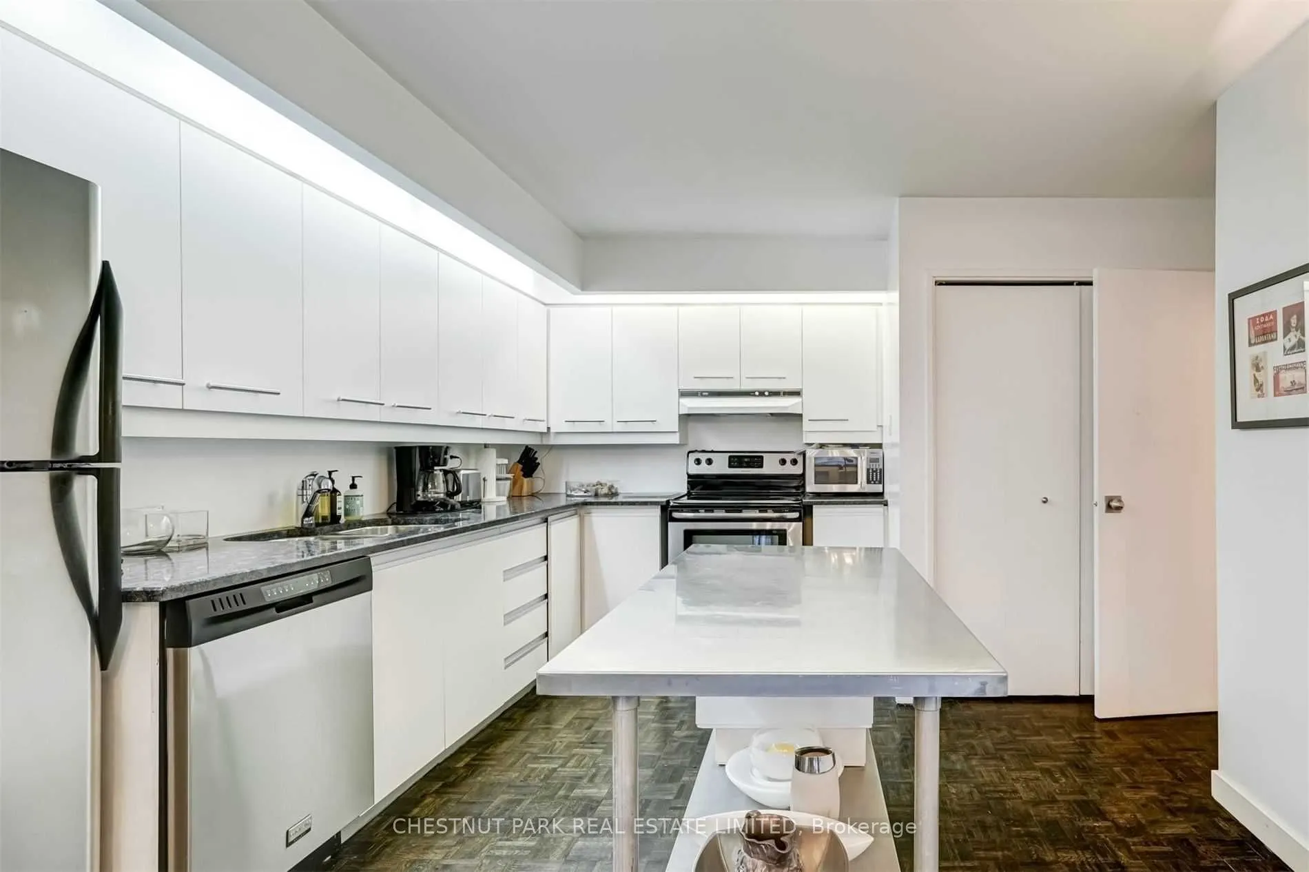 110 Bloor Street W #1206