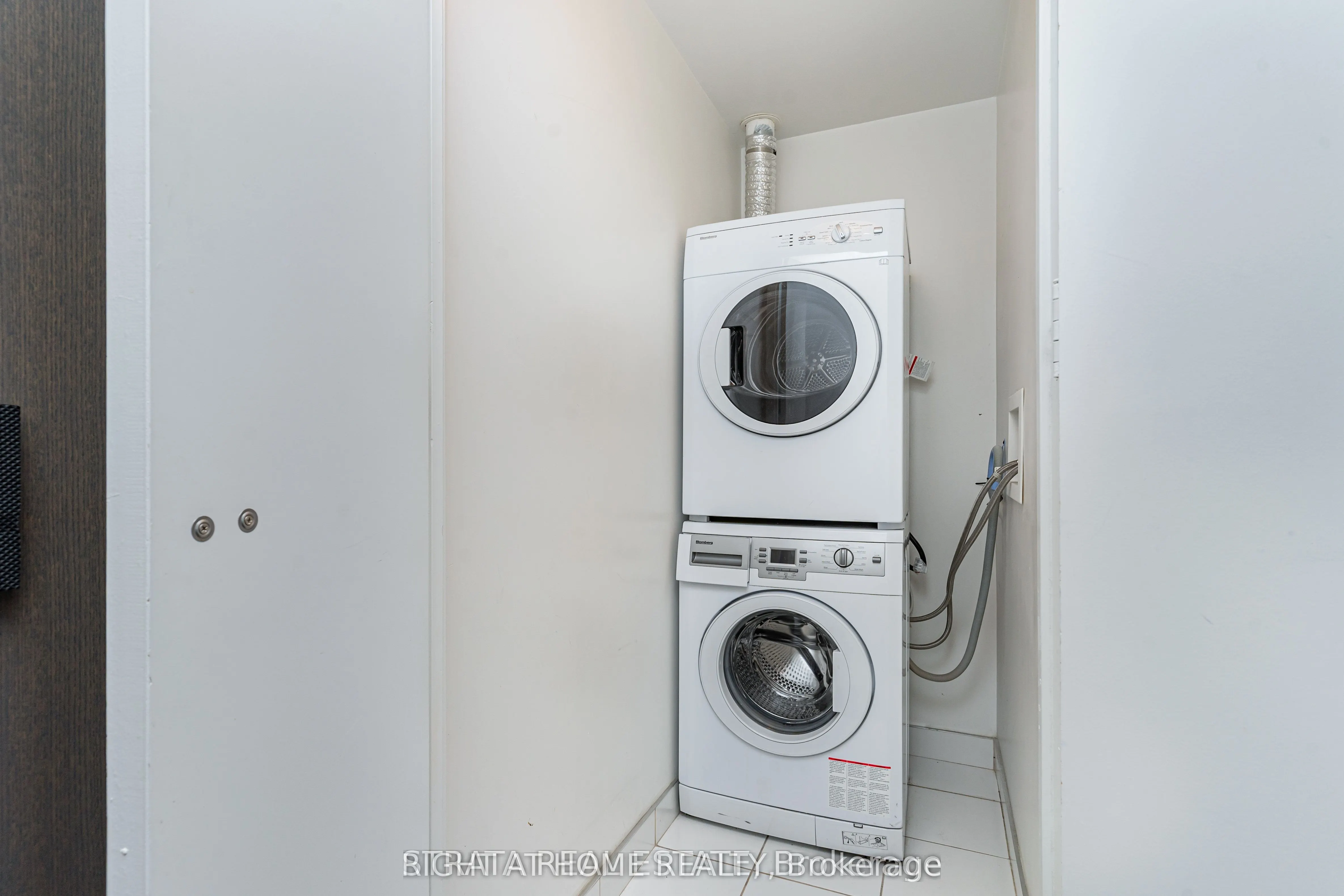 101 Charles Street E #4608