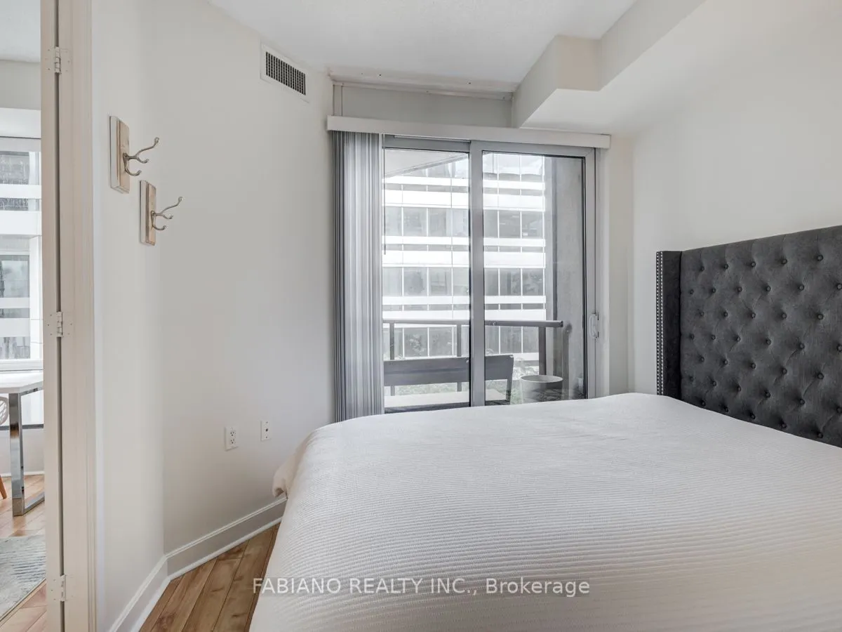85 Bloor Street E #409