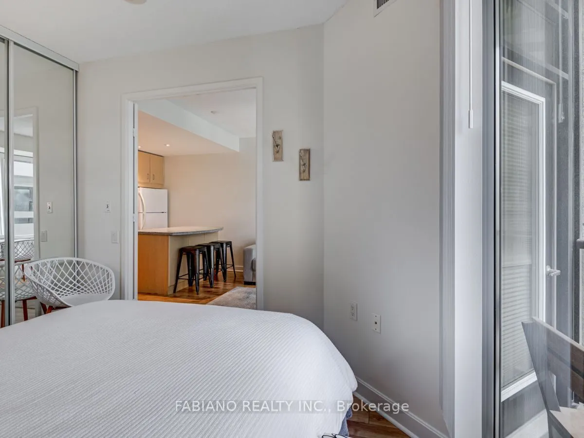 85 Bloor Street E #409