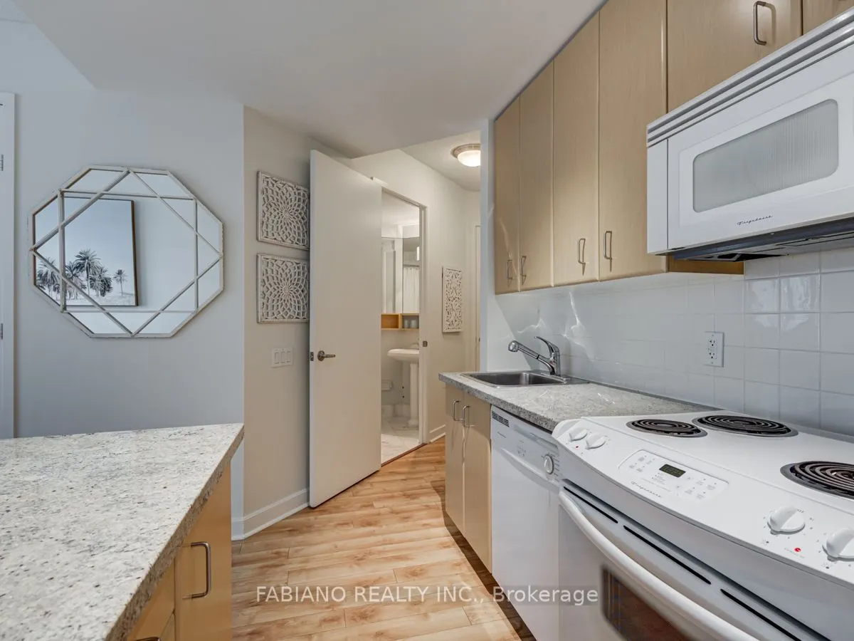 85 Bloor Street E #409