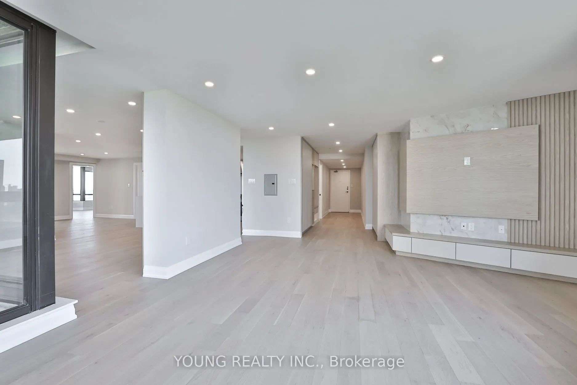 65 Skymark Drive #1406