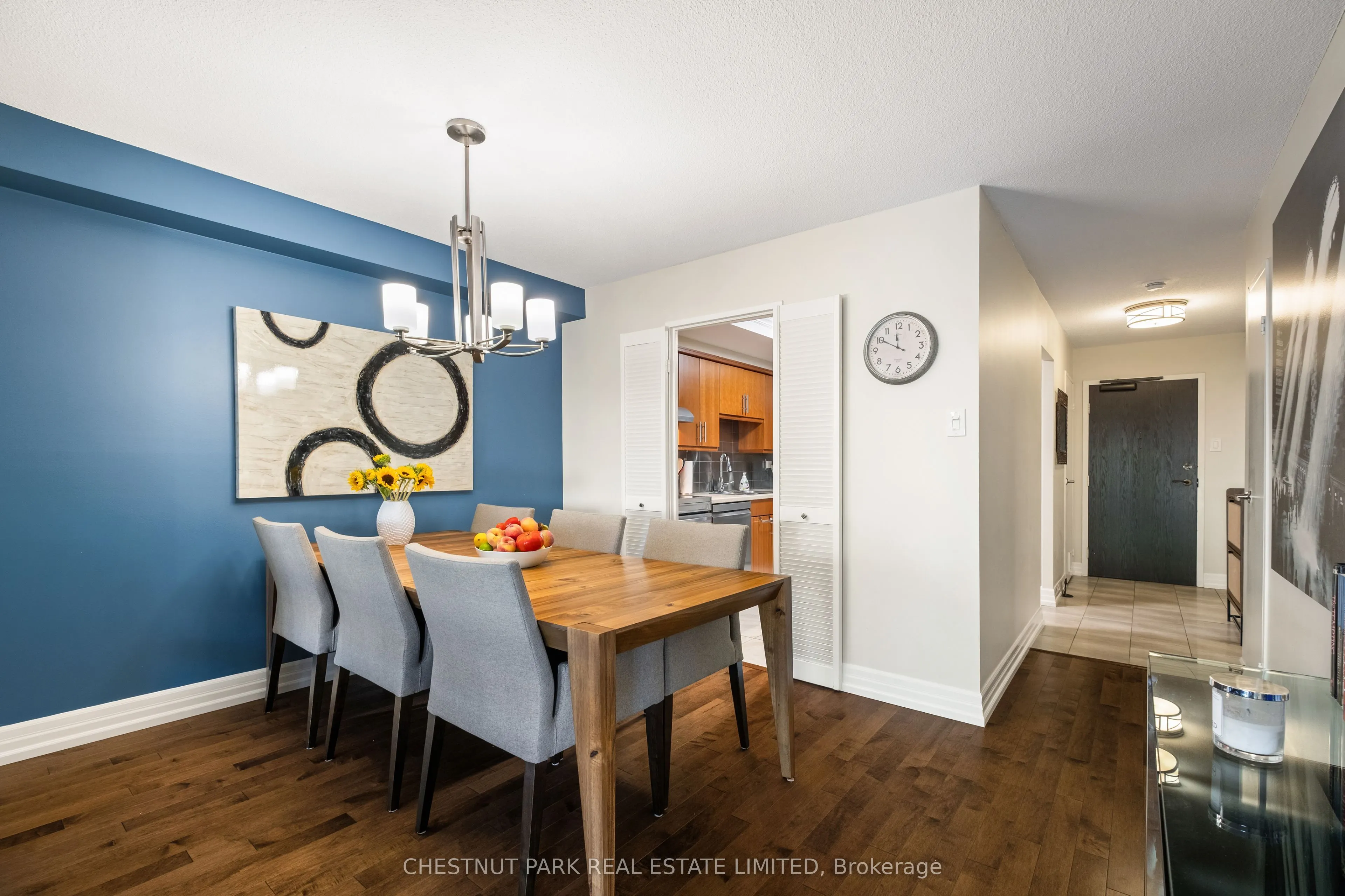 62 Wellesley Street W #304