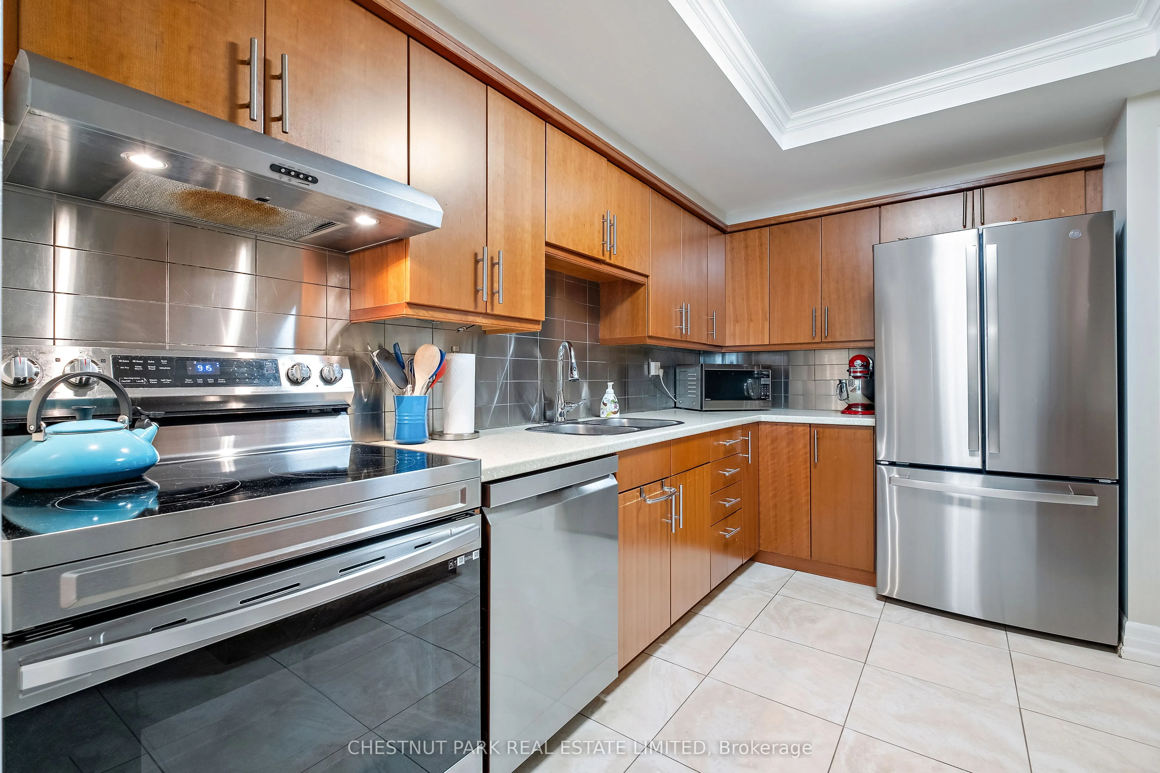62 Wellesley Street W #304