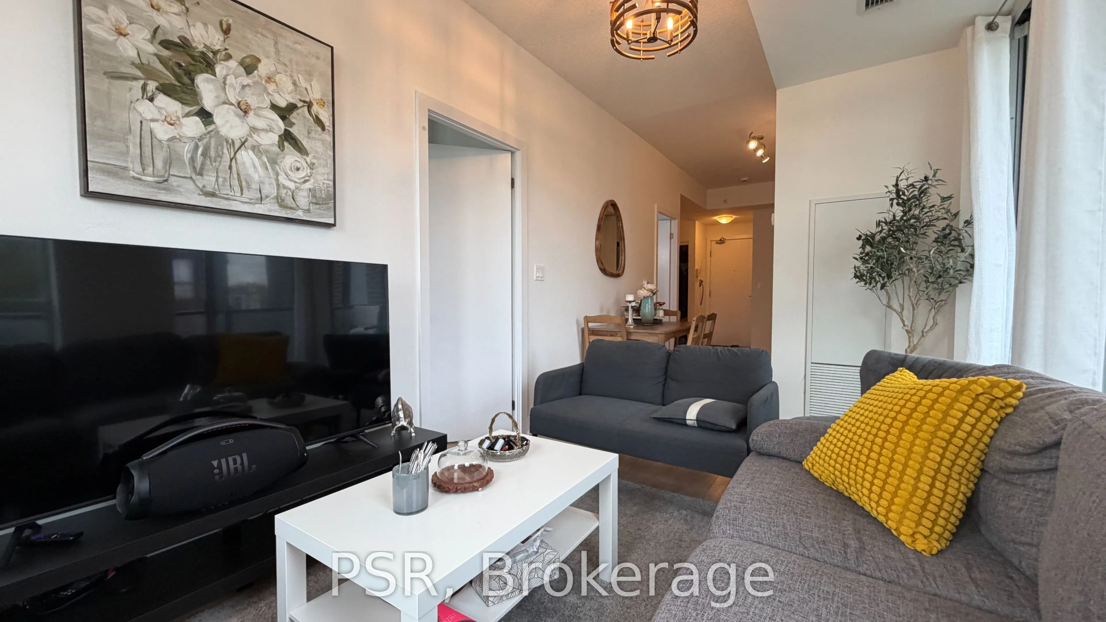 150 Fairview Mall Drive #211