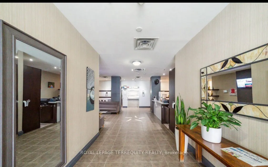 225 Wellesley Street E #407