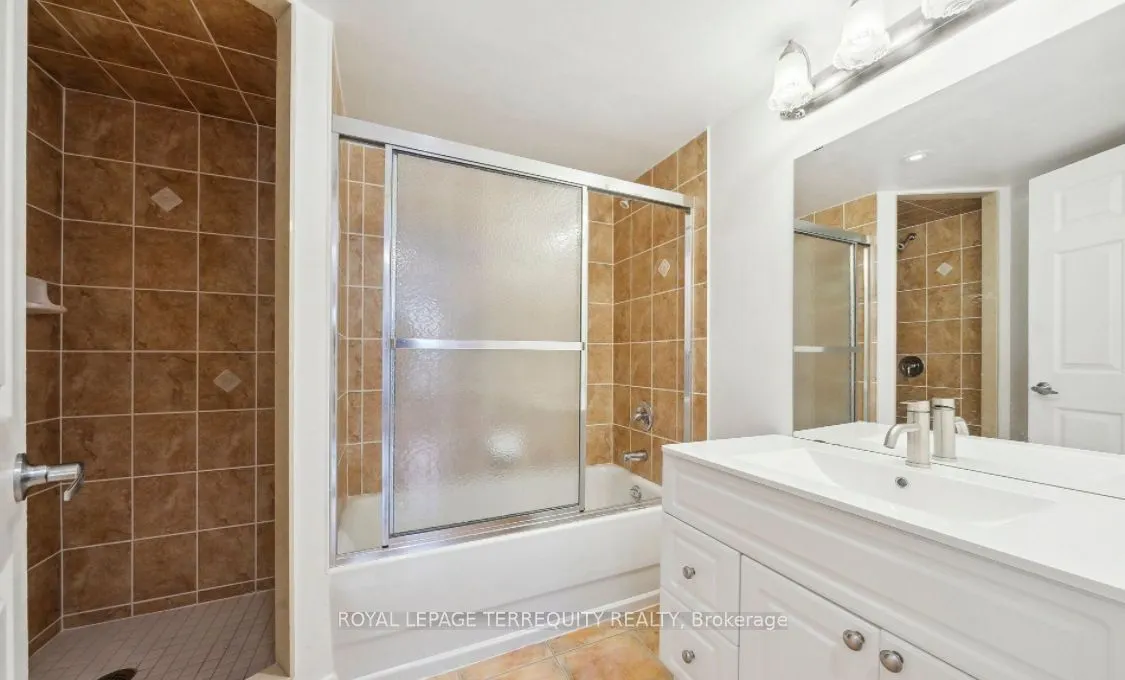 225 Wellesley Street E #407
