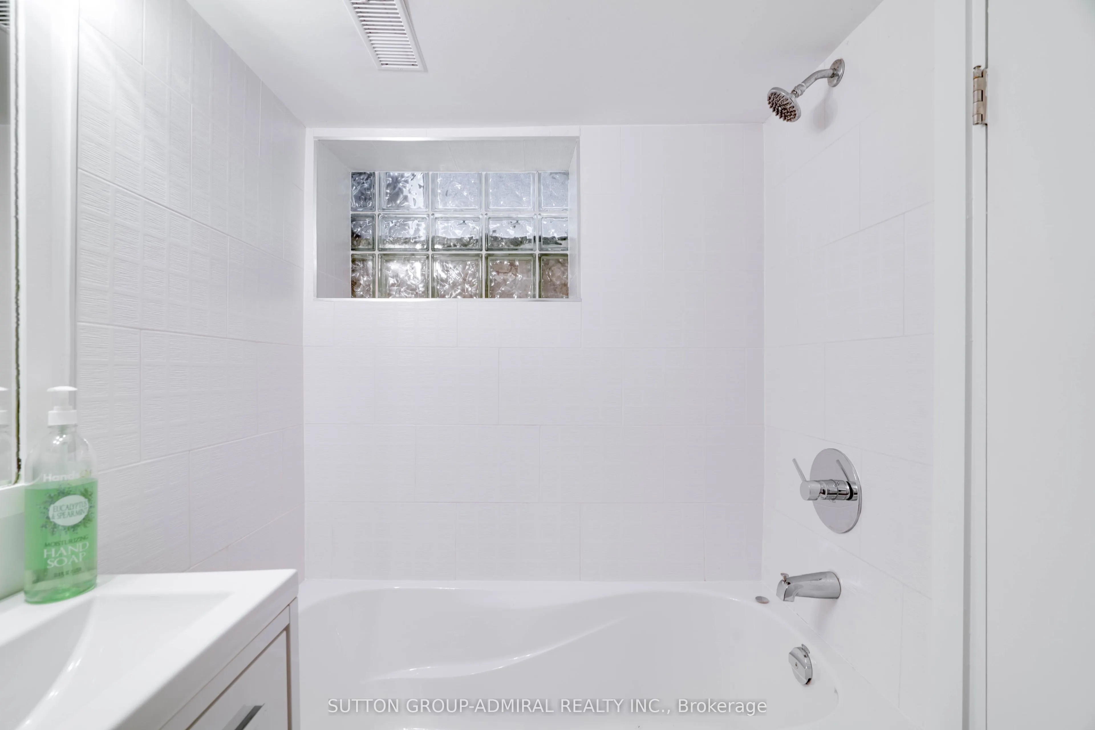 127 Orchard View Boulevard