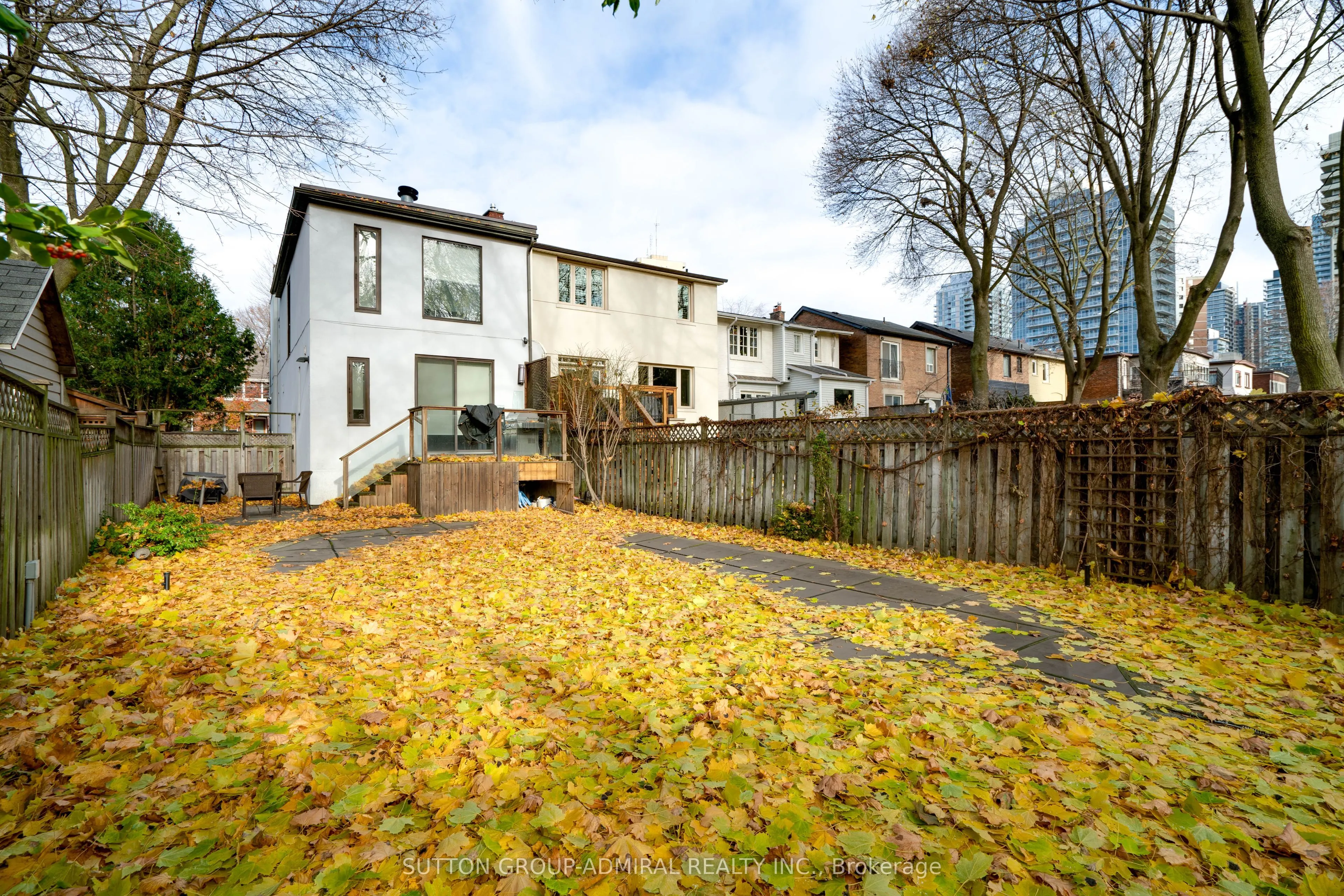 127 Orchard View Boulevard