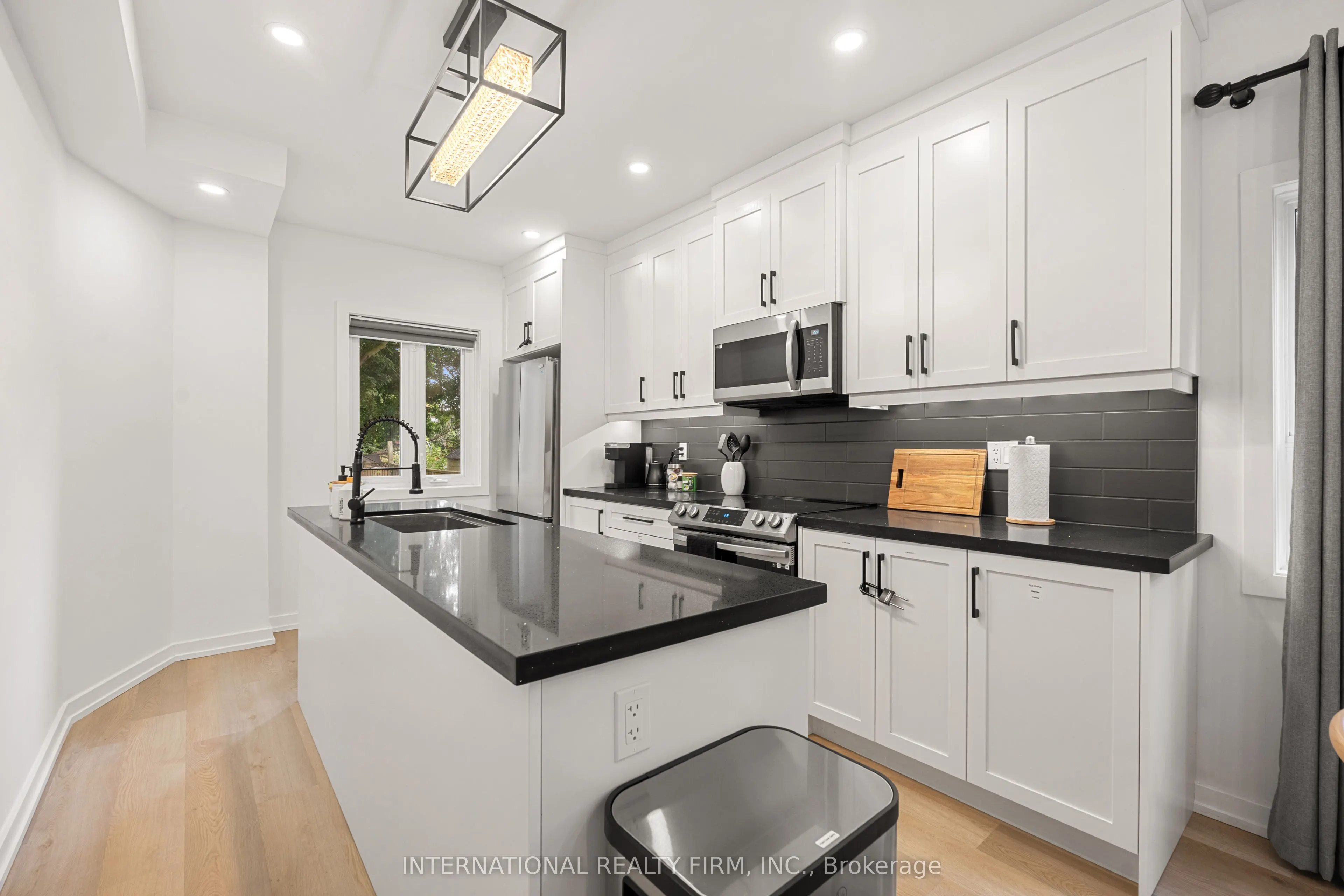 171 Duplex Avenue