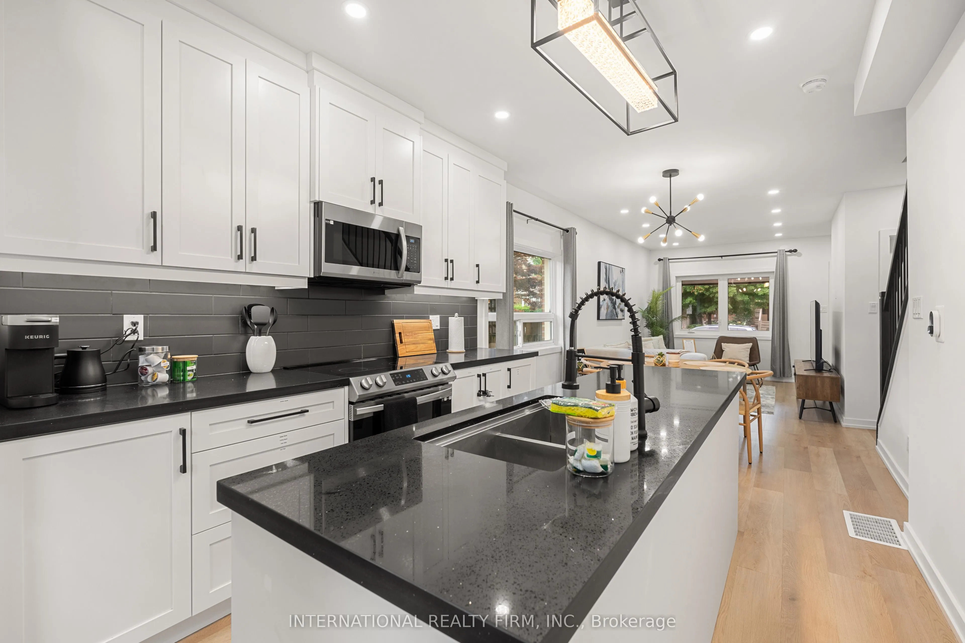 171 Duplex Avenue