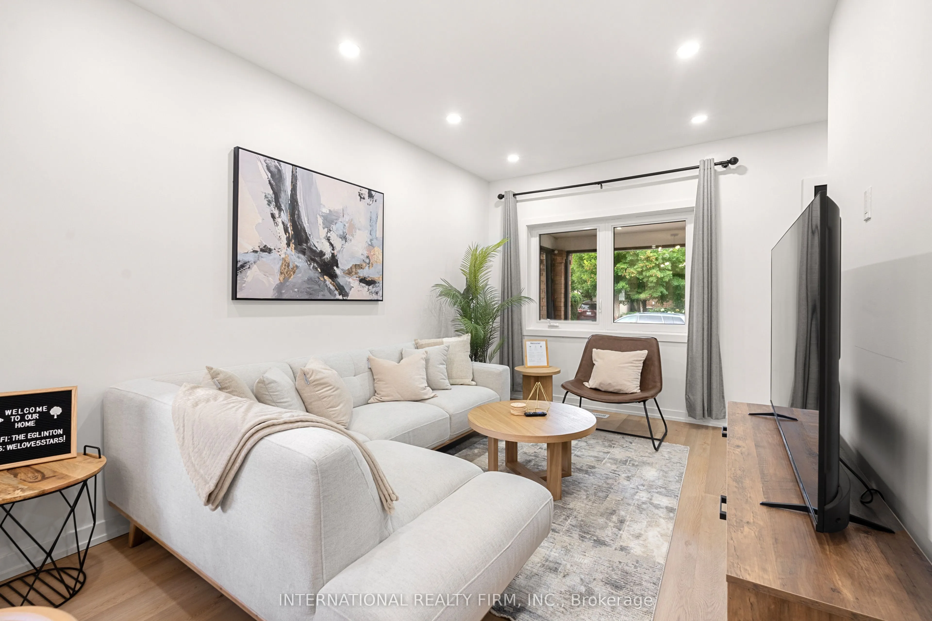 171 Duplex Avenue