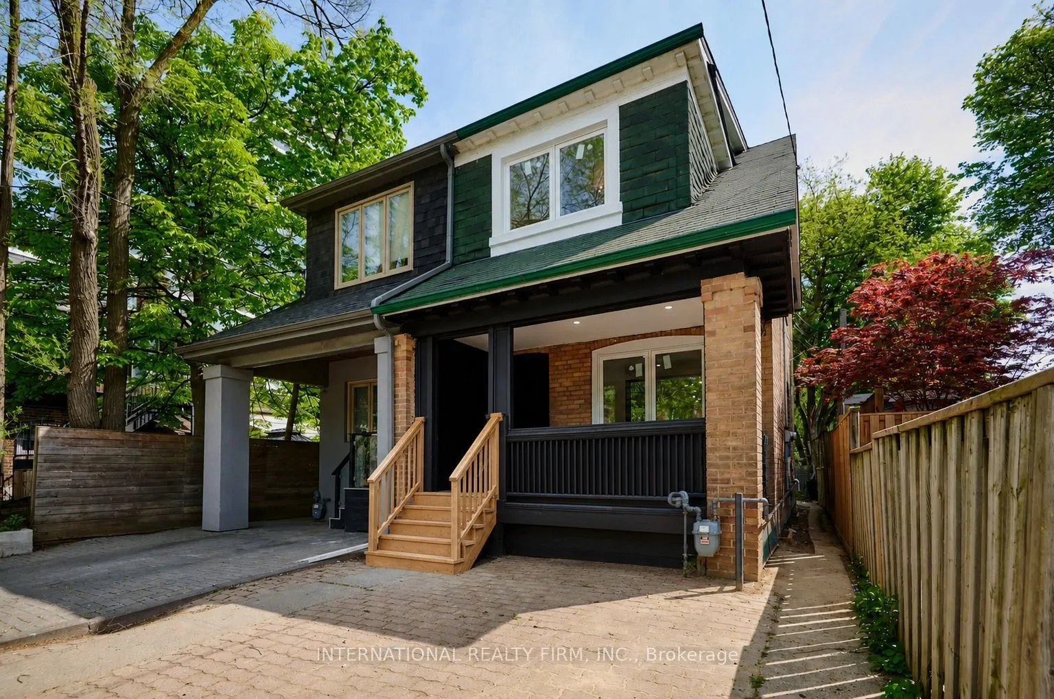 171 Duplex Avenue