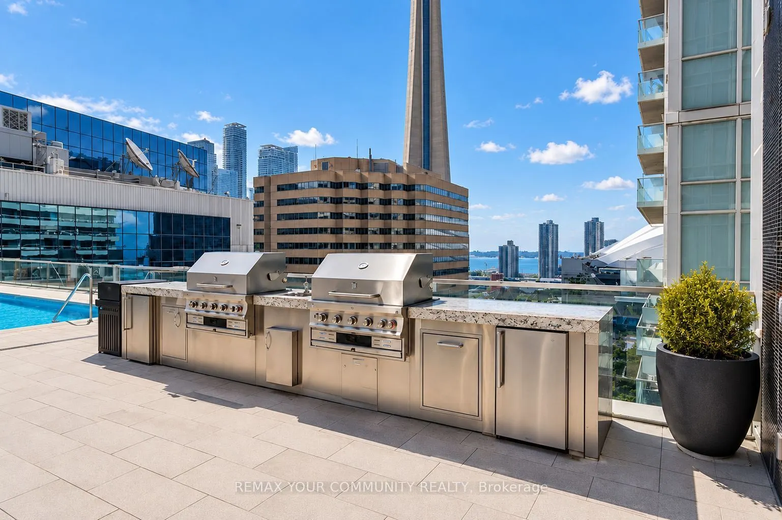 300 Front Street W #4202