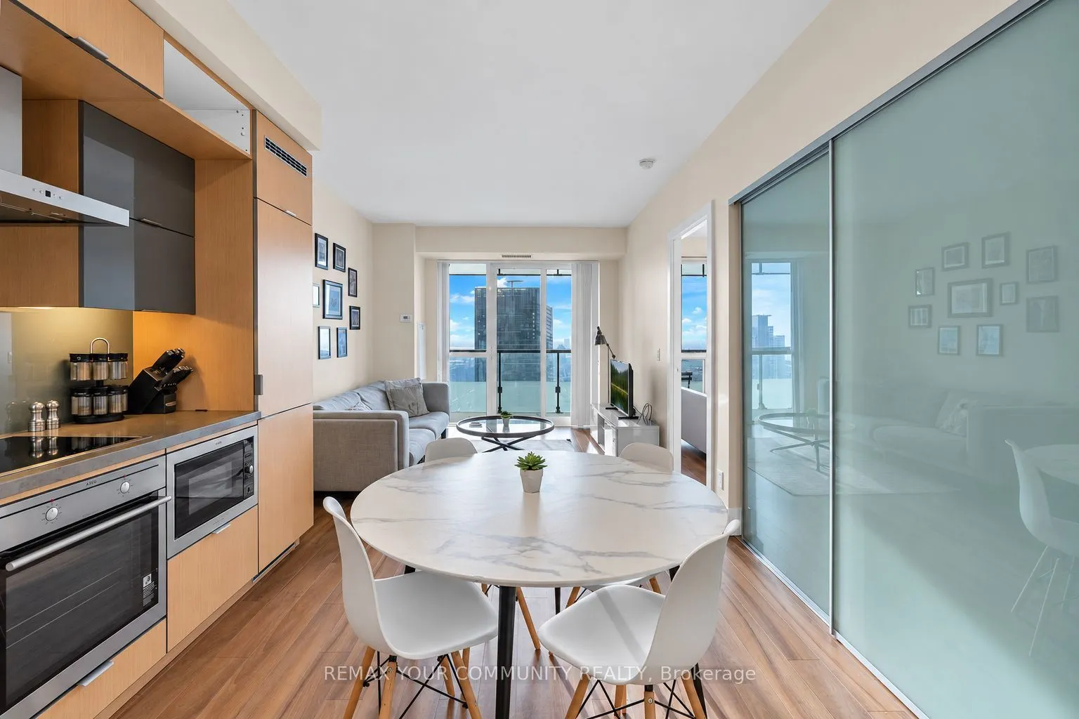 300 Front Street W #4202